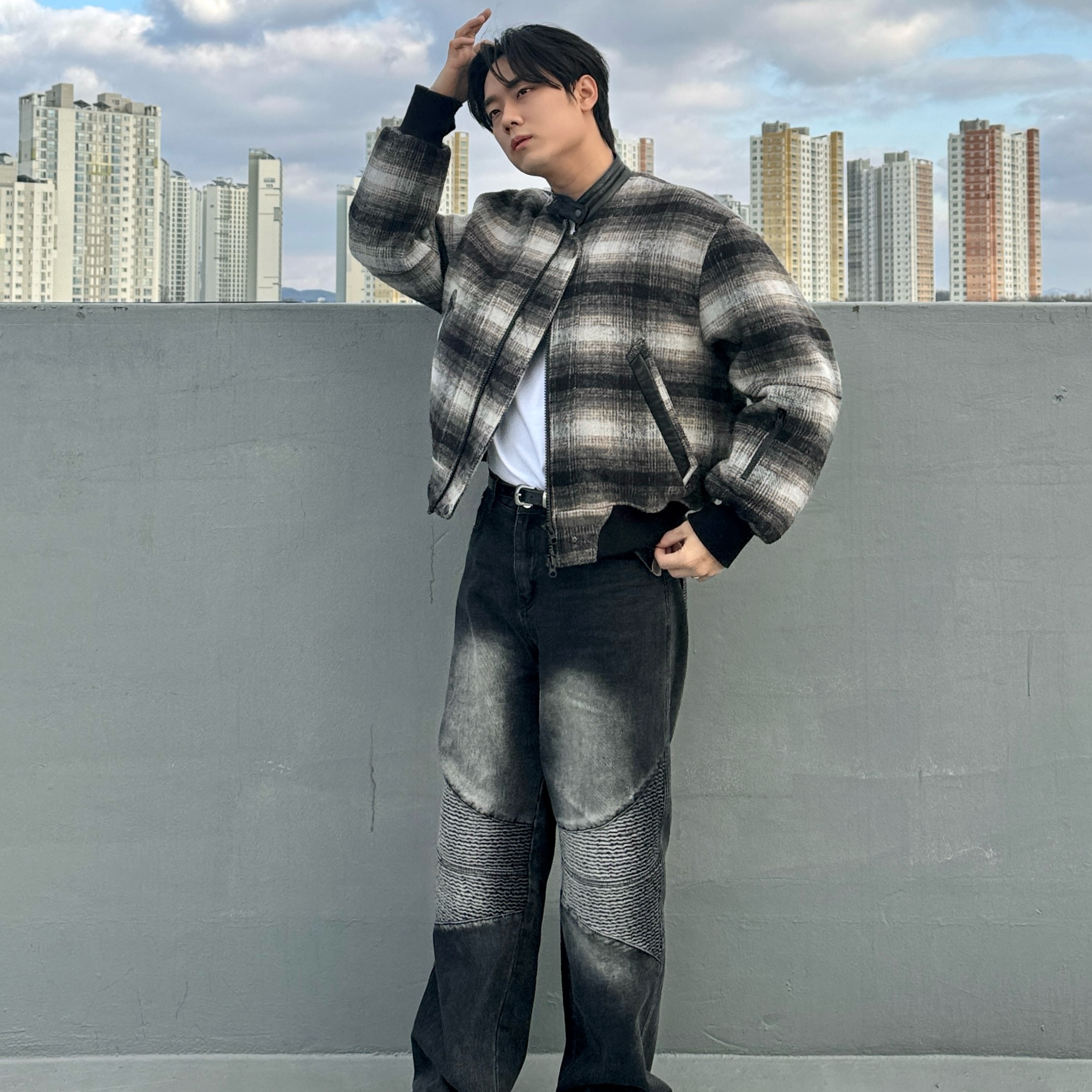 Haleine Leather Patched 3D Finger Hole Bomber Blouson Brown Check 착용 스타일 - 1