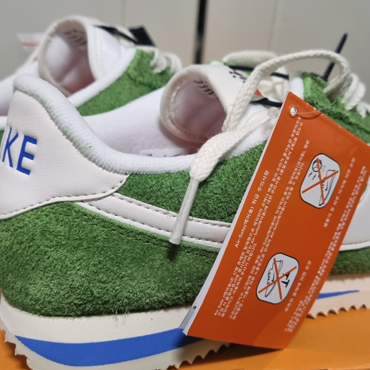 (W) Nike Cortez Vintage Chlorophyll Suede 착용 스타일 - 2