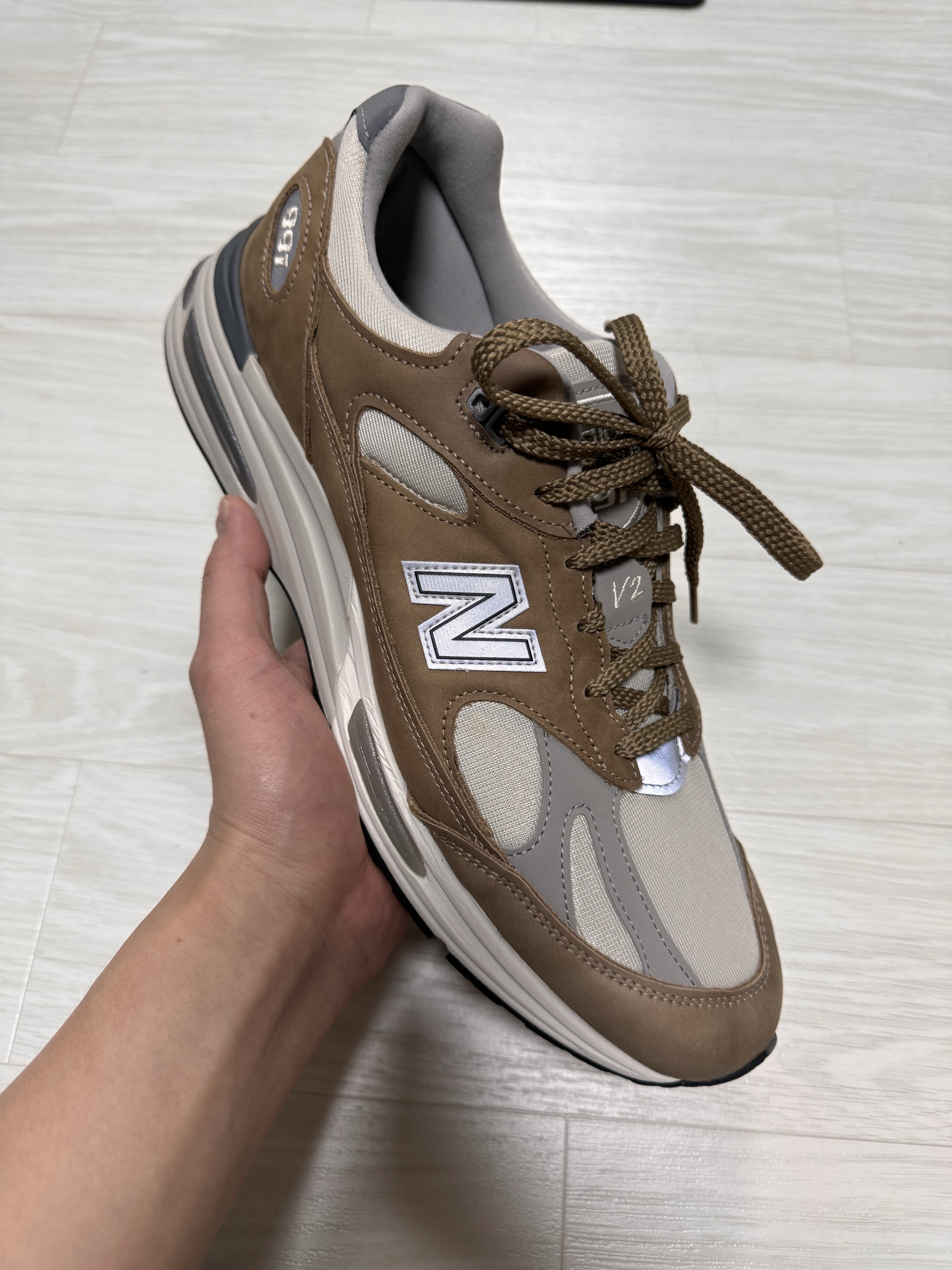 New Balance 991v2 Made in UK Coco Mocca 착용 스타일