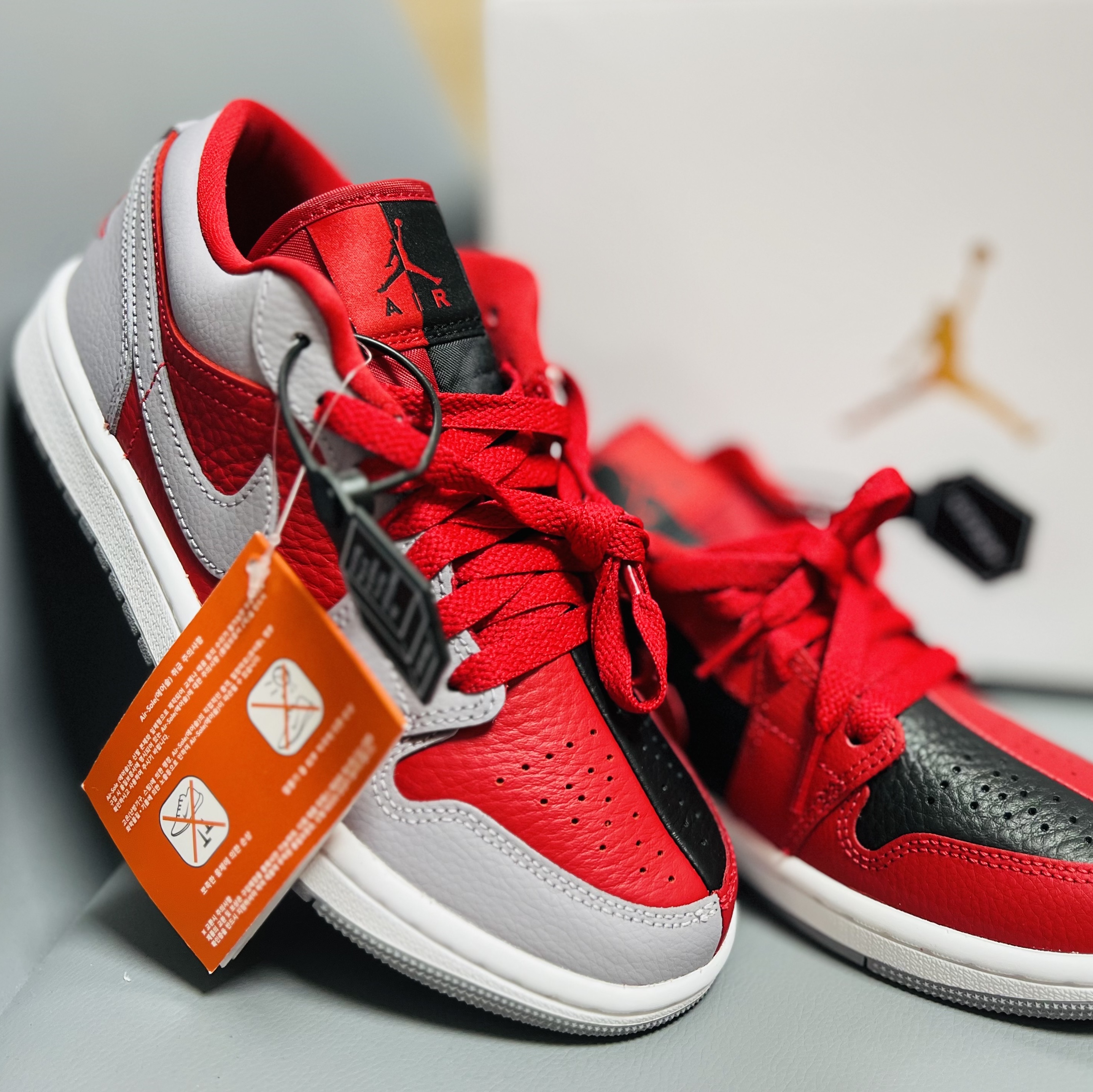 (W) Jordan 1 Low SE Gym Red Cement Grey 착용 스타일