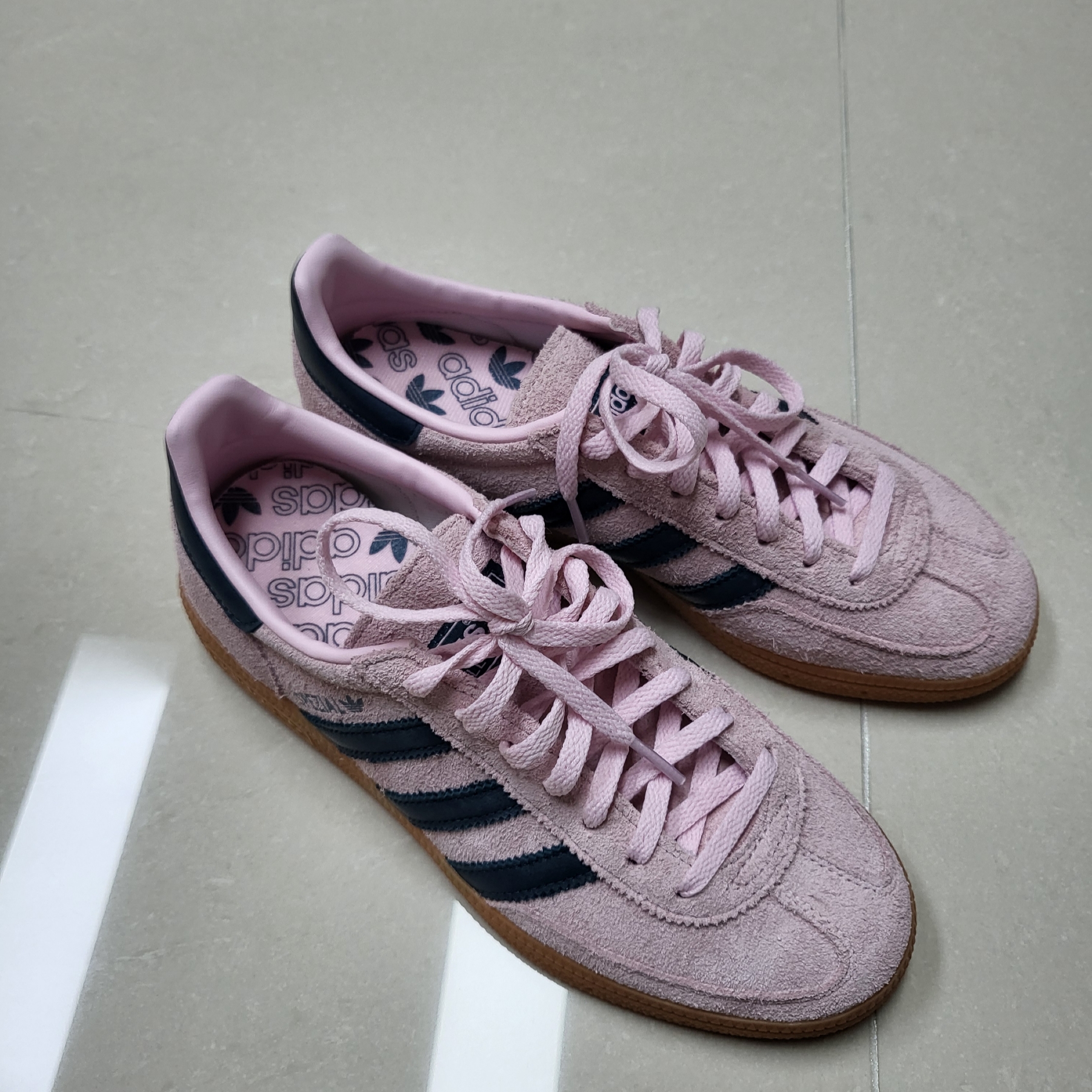(W) Adidas Spezial Handball Clear Pink 착용 스타일 - 1