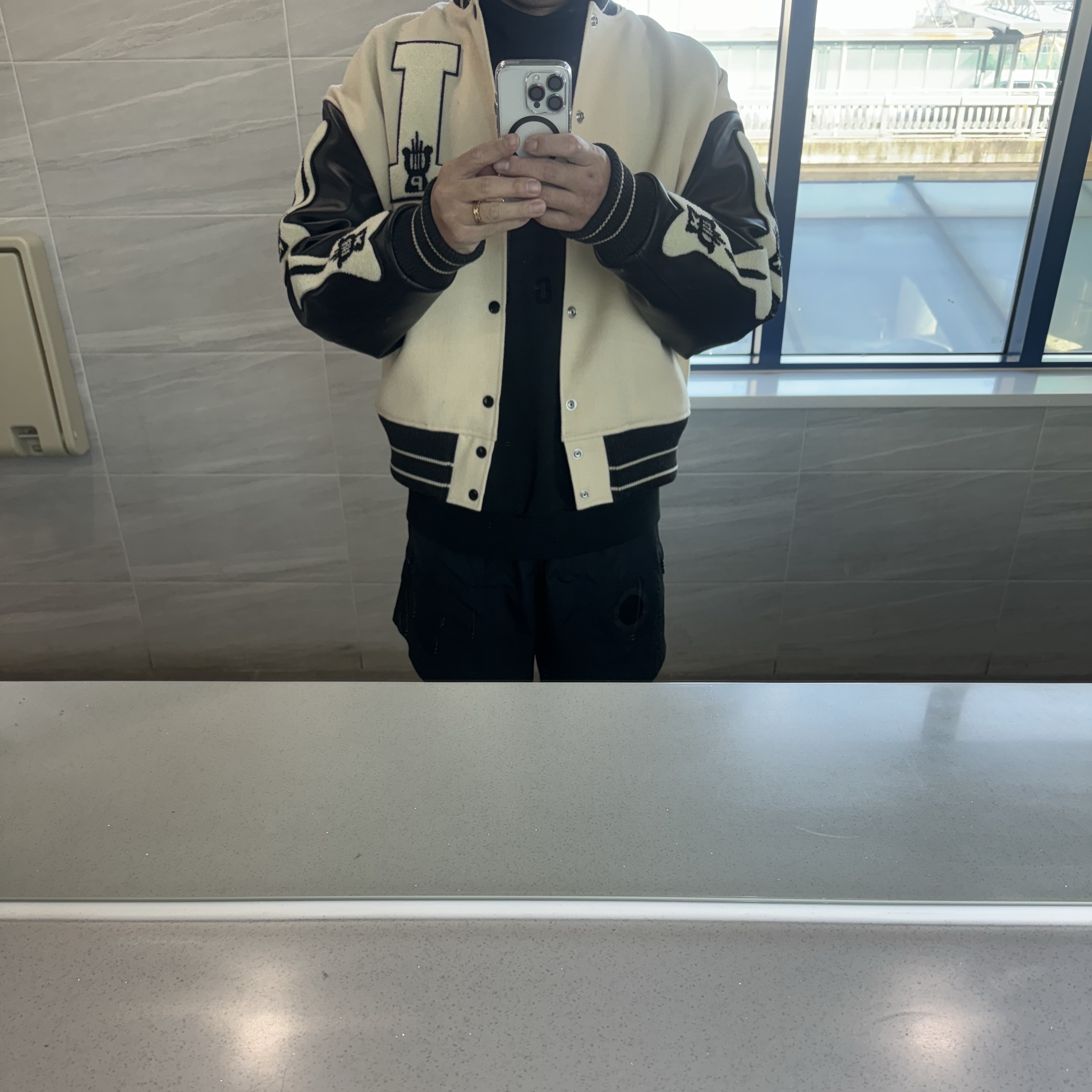 Kapital 40s Wool I-Five Varsity Jacket Kinari, Nike x Peaceminusone Air Force 1 Low Para-Noise 2.0 착용 스타일