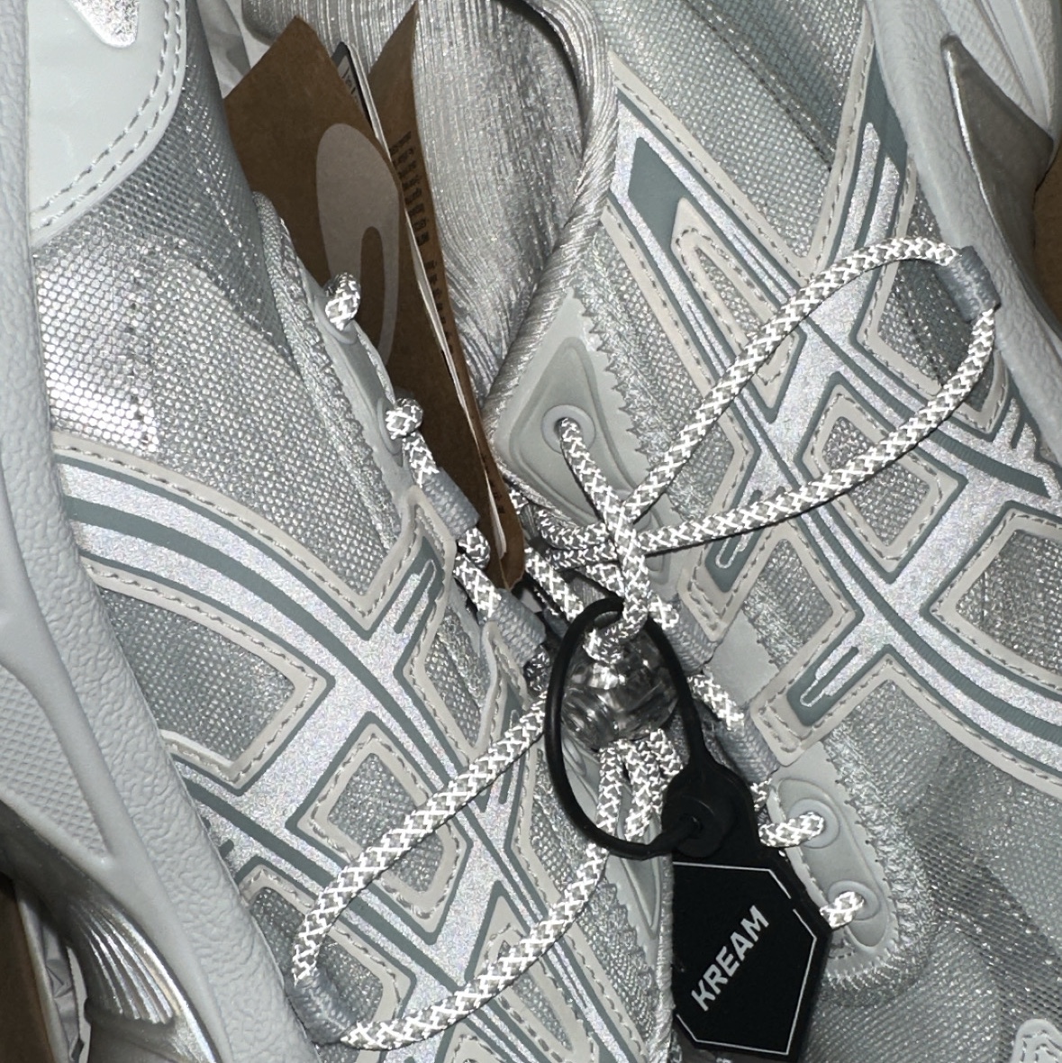 Asics x Atmos x Ojos Gel-1130 RE Glacier Grey Pure Silver 착용 스타일 - 1