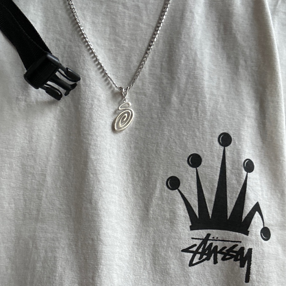 Stussy Swirly S Chain Sterling Silver, Stussy Regal Crown Pigment Dyed T-Shirt Natural 착용 스타일