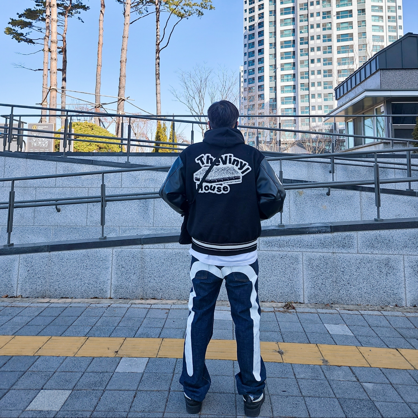 Nike x Ambush Air Force 1 Low SP Black, Supreme Floating Keychain Black - 23FW 착용 스타일 - 1