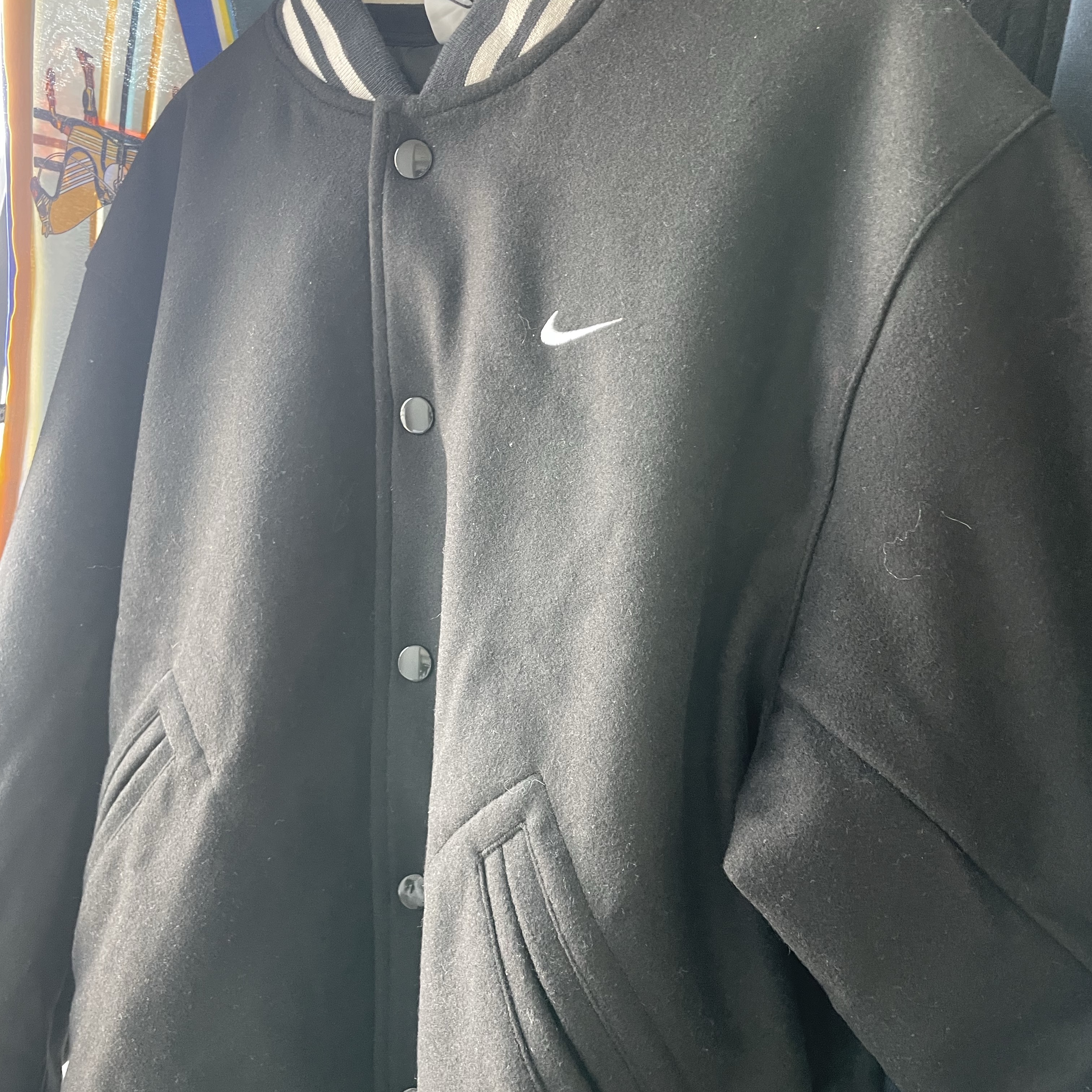Nike NSW Authentics Varsity Jacket Black - Asia 착용 스타일 - 1