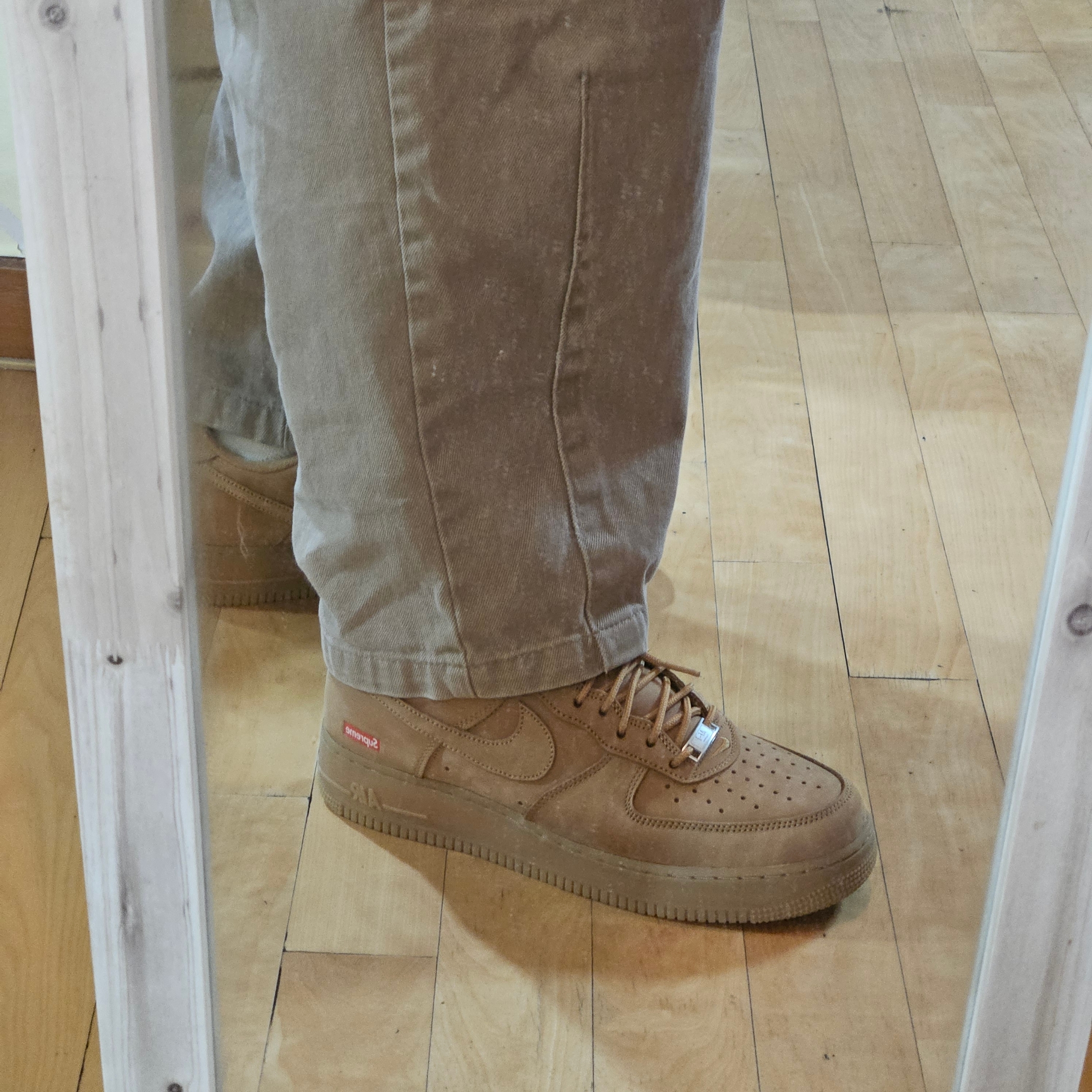 Nike x Supreme Air Force 1 Low Flax 착용 스타일 - 3