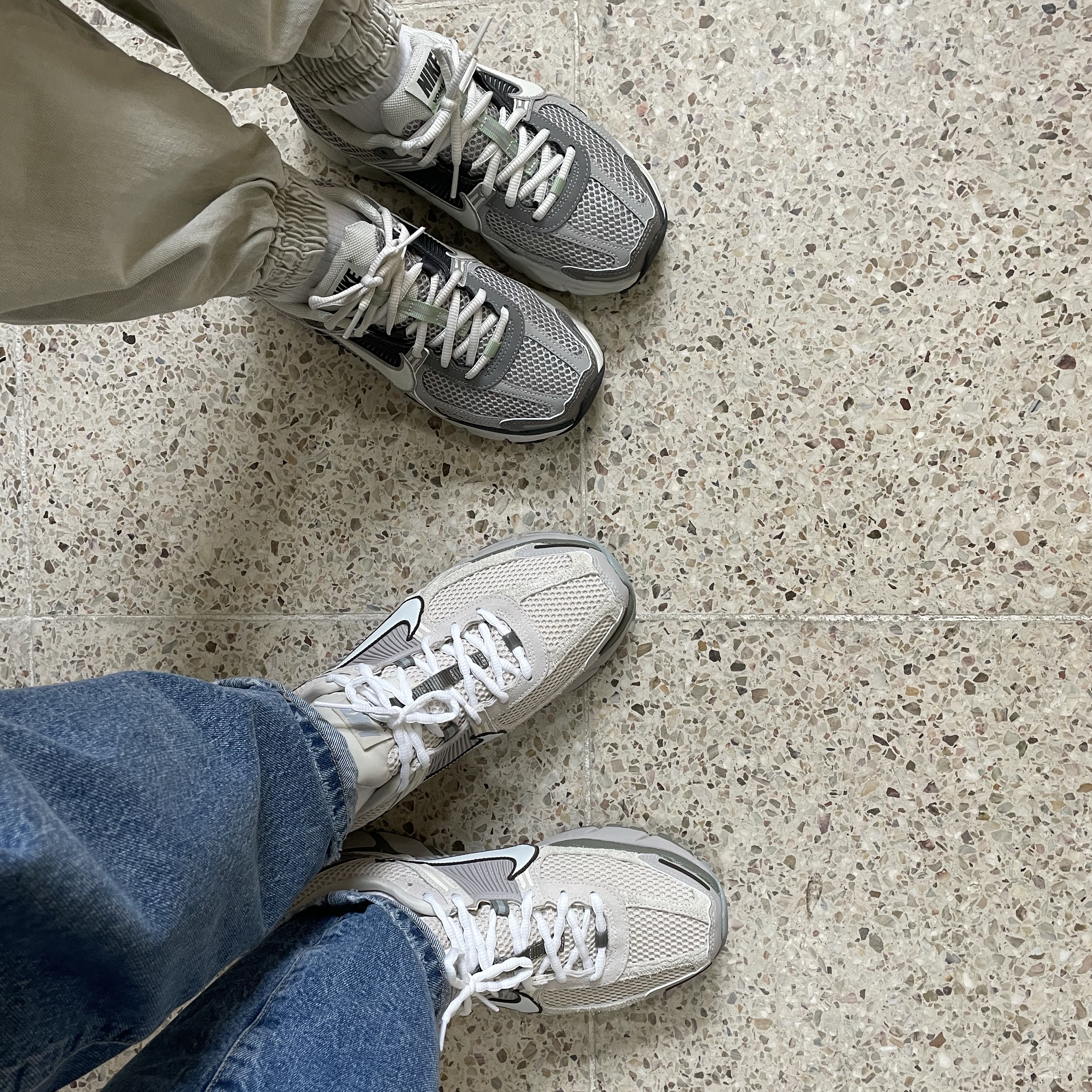 (W) Nike Zoom Vomero 5 Cobblestone and Flat Pewter 착용 스타일