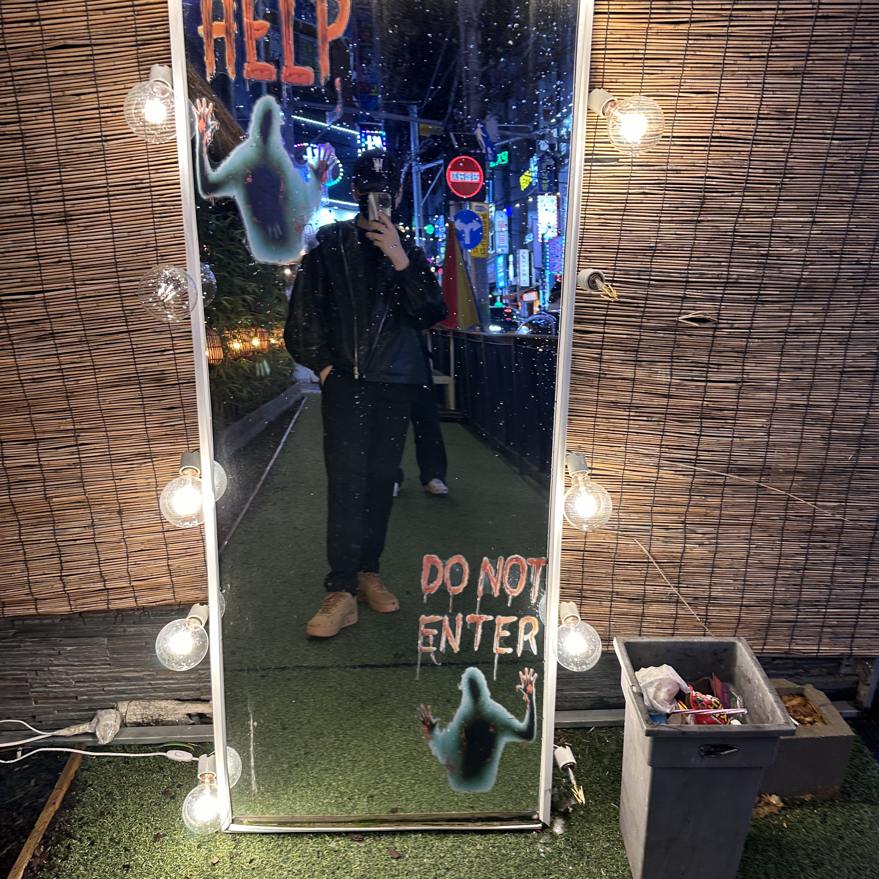 (W) Matin Kim Logo Coating Jumper Black, Nike Air Force 1 '07 WB Flax 착용 스타일 - 2