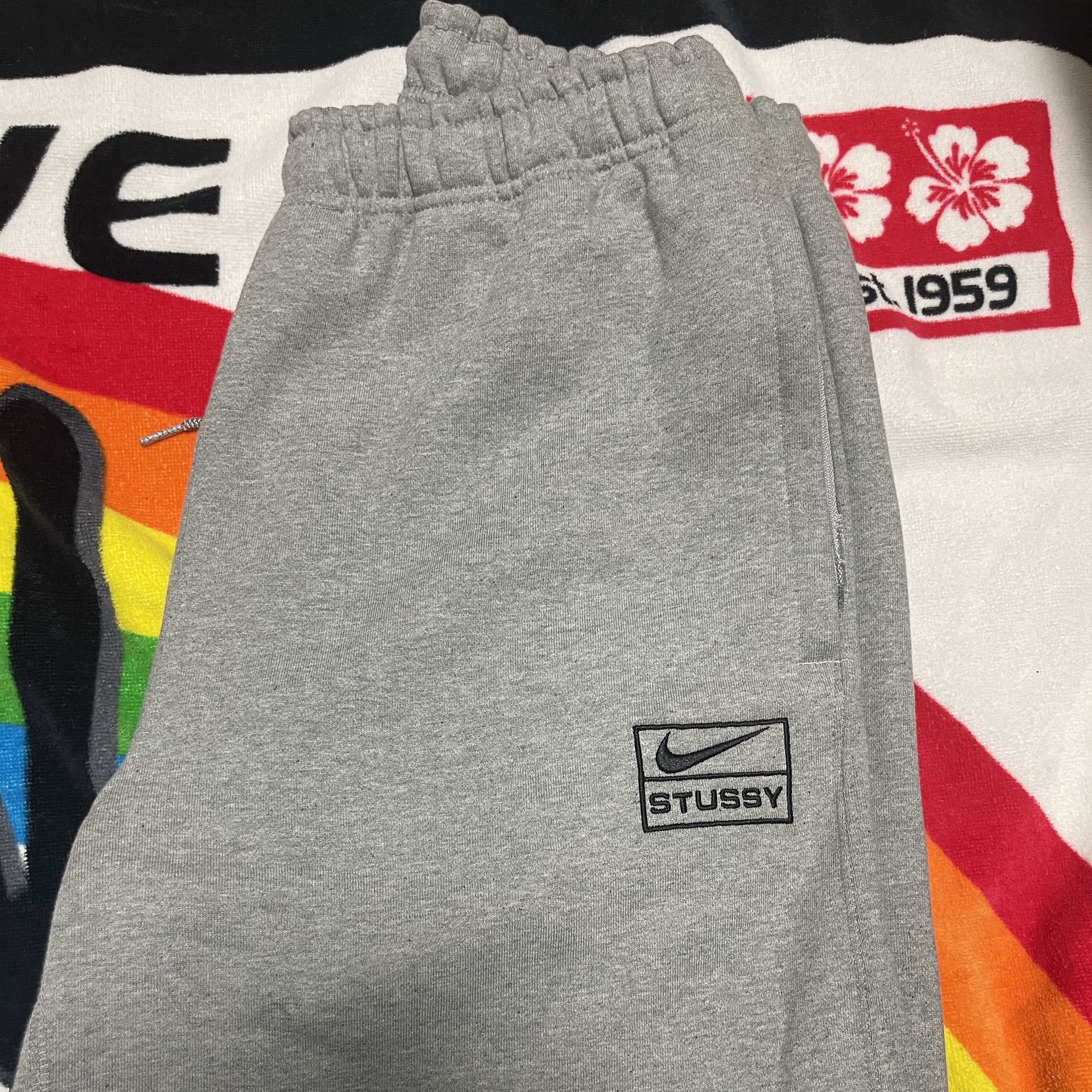 Nike x Stussy NRG Fleece Pants Dark Grey Heather (DO9340-063) 착용 스타일