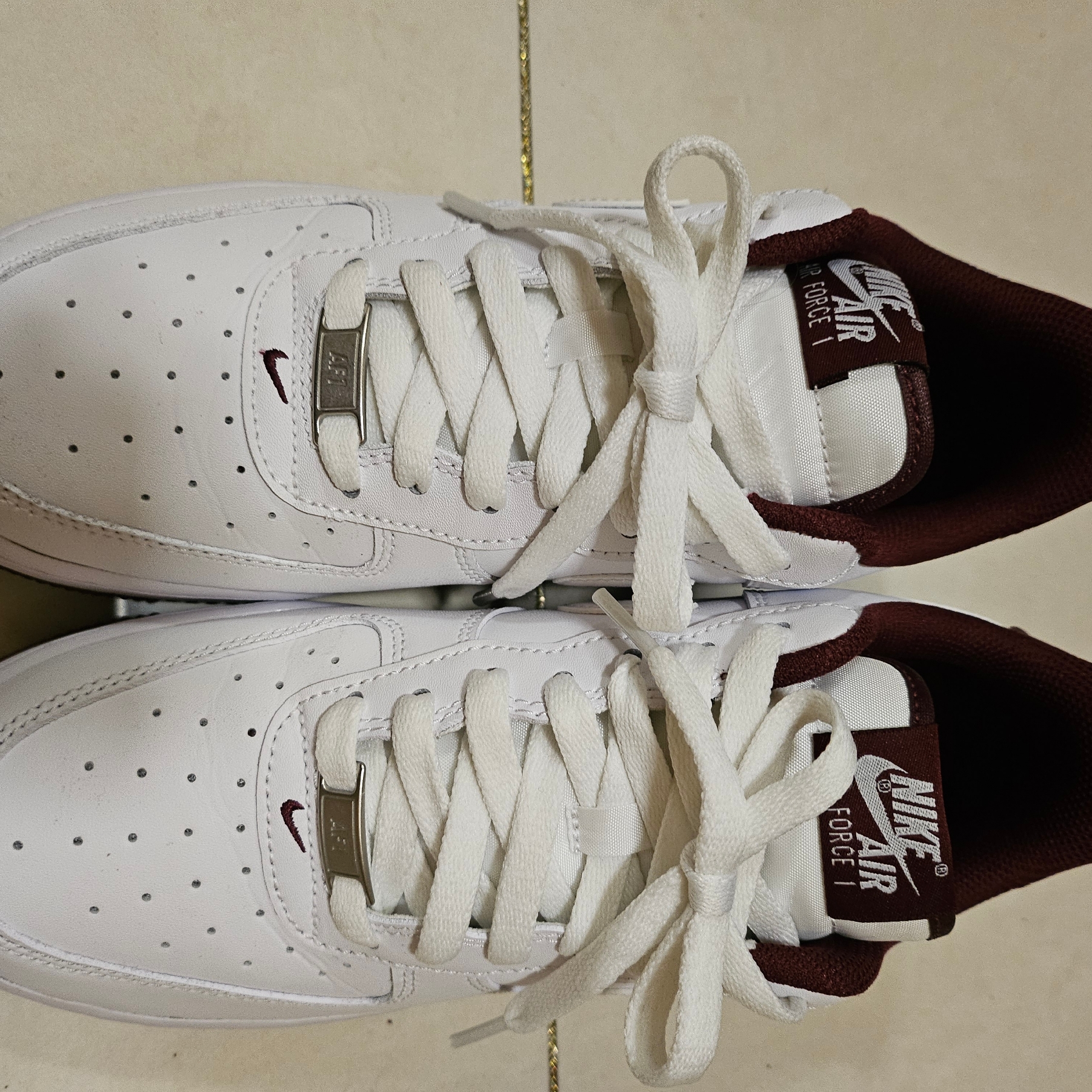 Nike Air Force 1 '07 Low White Dark Beetroot 착용 스타일 - 1