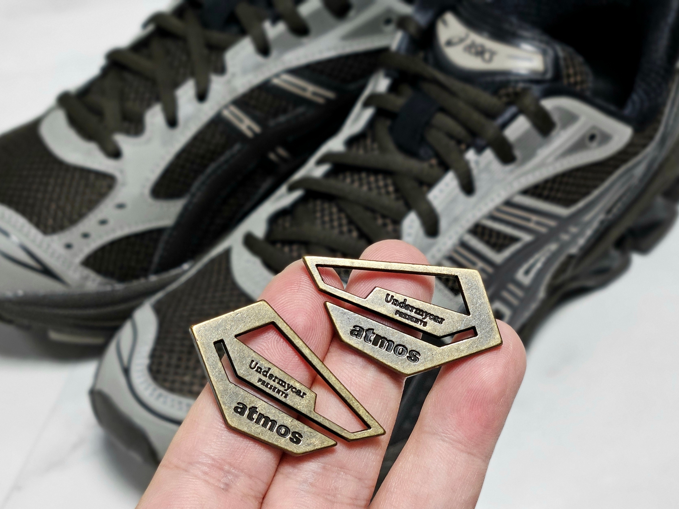 Asics x Atmos x Undermycar Gel-Kayano 14 Pepper Black, Asics Gel-Kayano 14 Black Pure Silver 착용 스타일 - 6