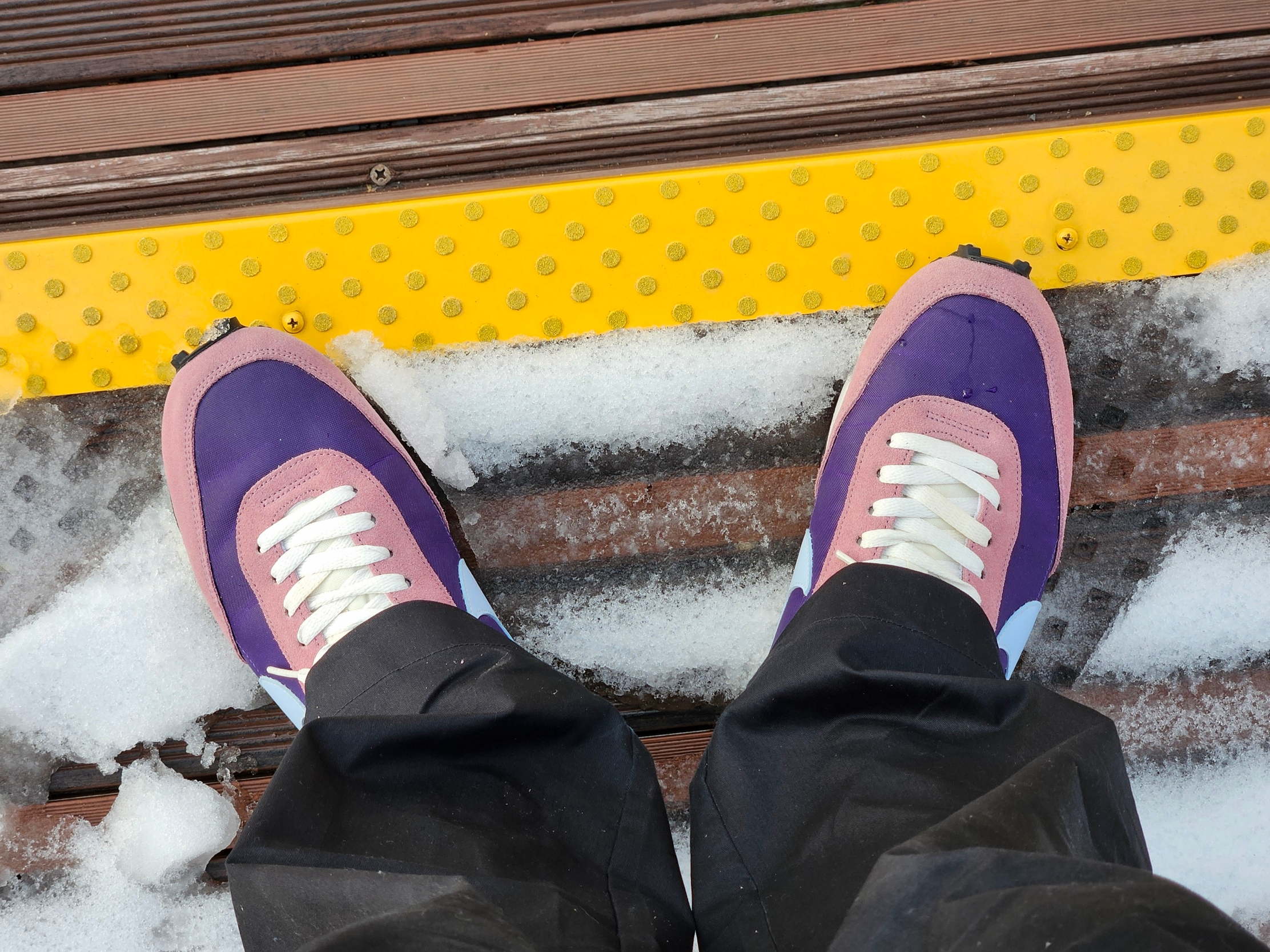 (W) Nike Daybreak Eggplant Plum Dust 착용 스타일 - 2
