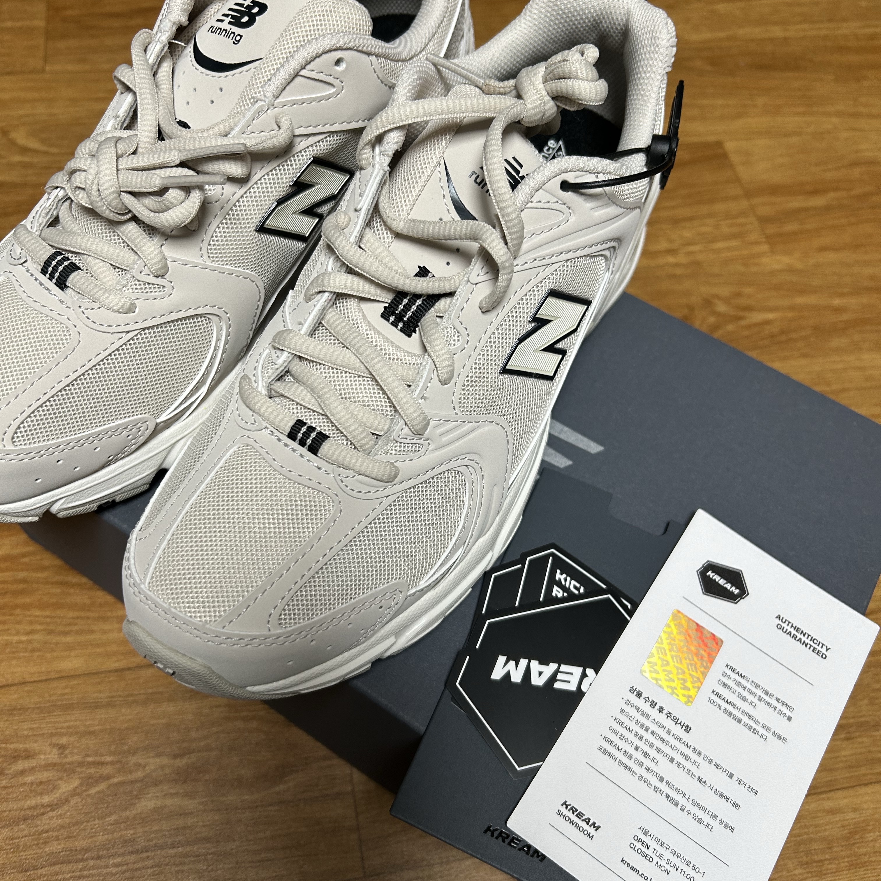 New Balance 530 Ivory 착용 스타일