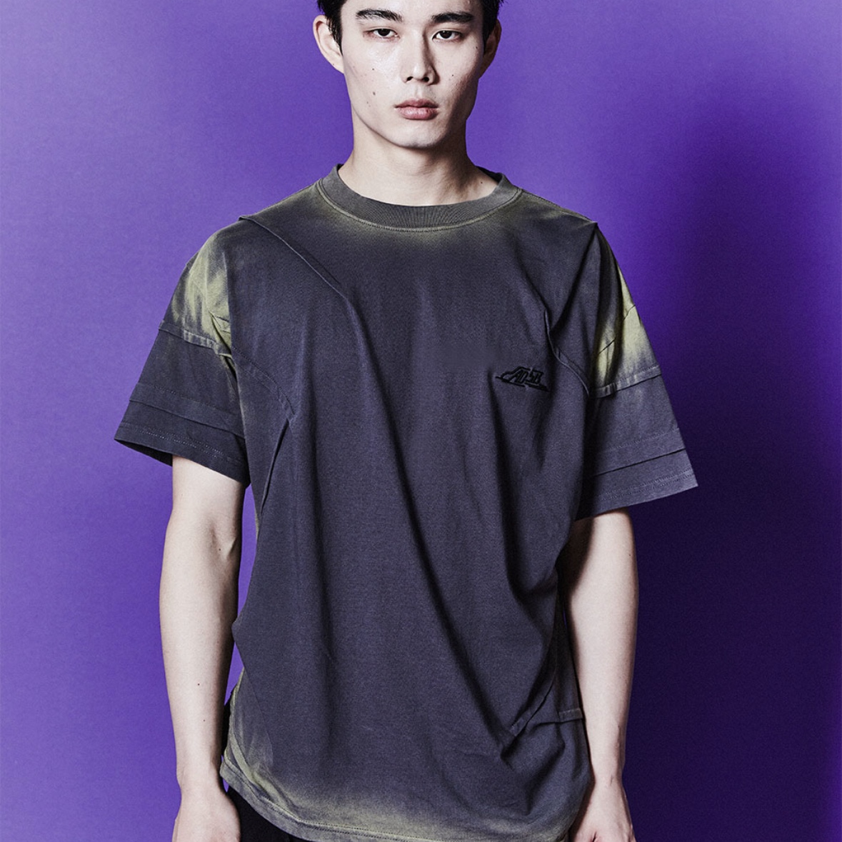 Converse x Feng Chen Wang Chuck 70 Ox 2-in-1 Brown Rice, [KREAM 단독] ADSB Andersson Bell Mardro Gradient T-Shirt Charcoal 착용 스타일 - 3