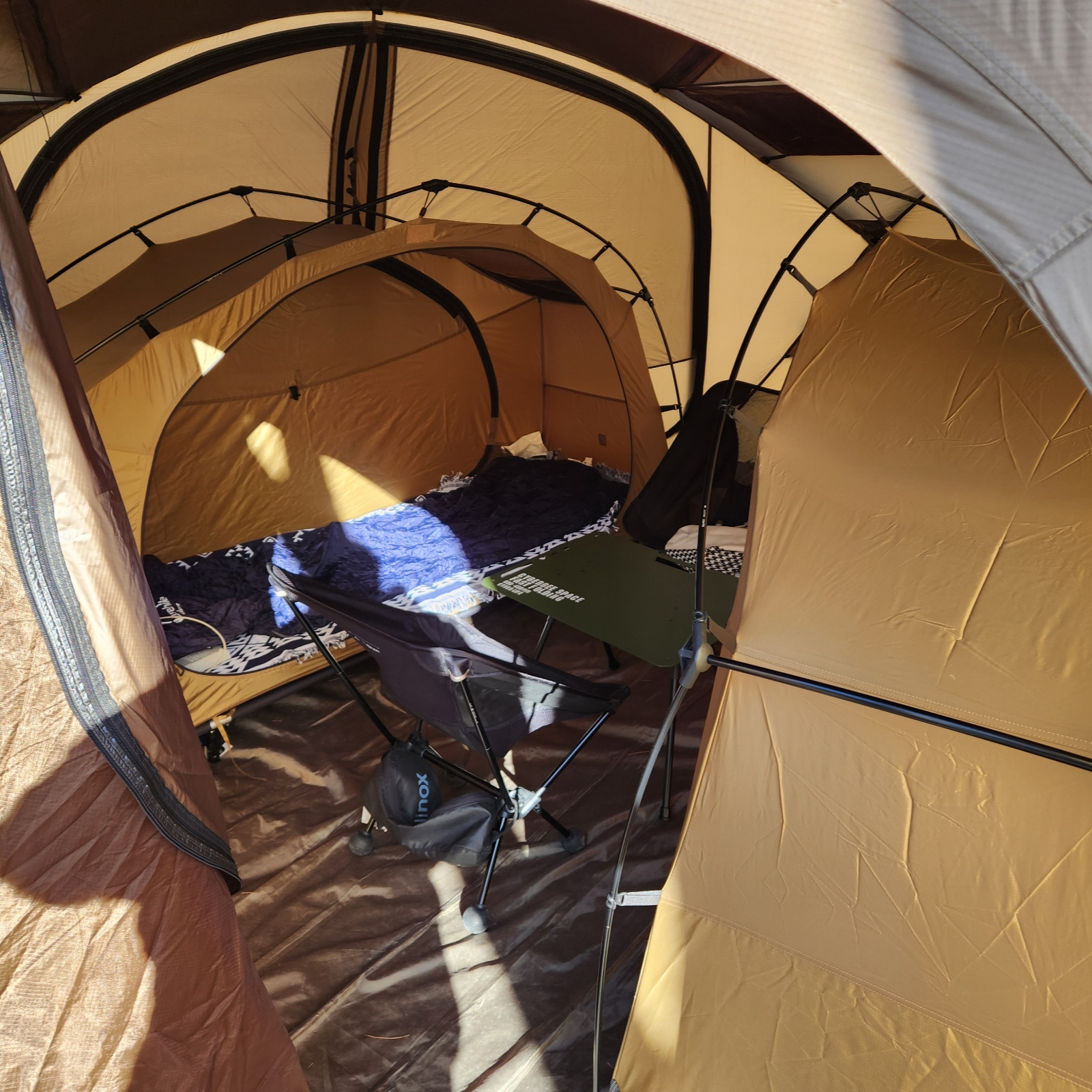 Helinox Tactical Nona Dome 4.0 Coyote Tan 착용 스타일 - 2