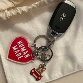 Human Made Heart Keyring Red 착용 스타일