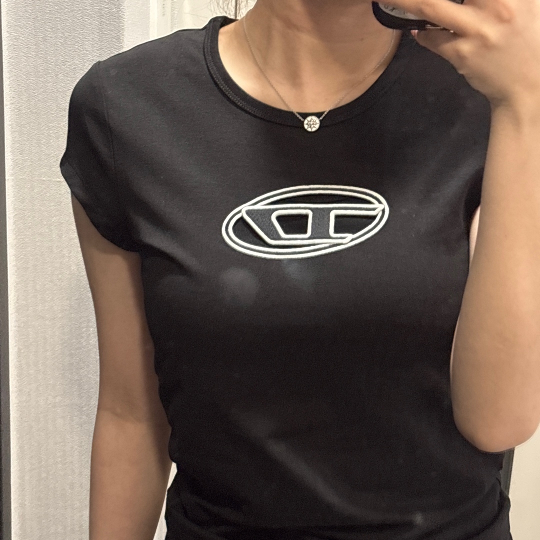 (W) Diesel T-Angie Peekaboo Logo T-Shirt Black 착용 스타일