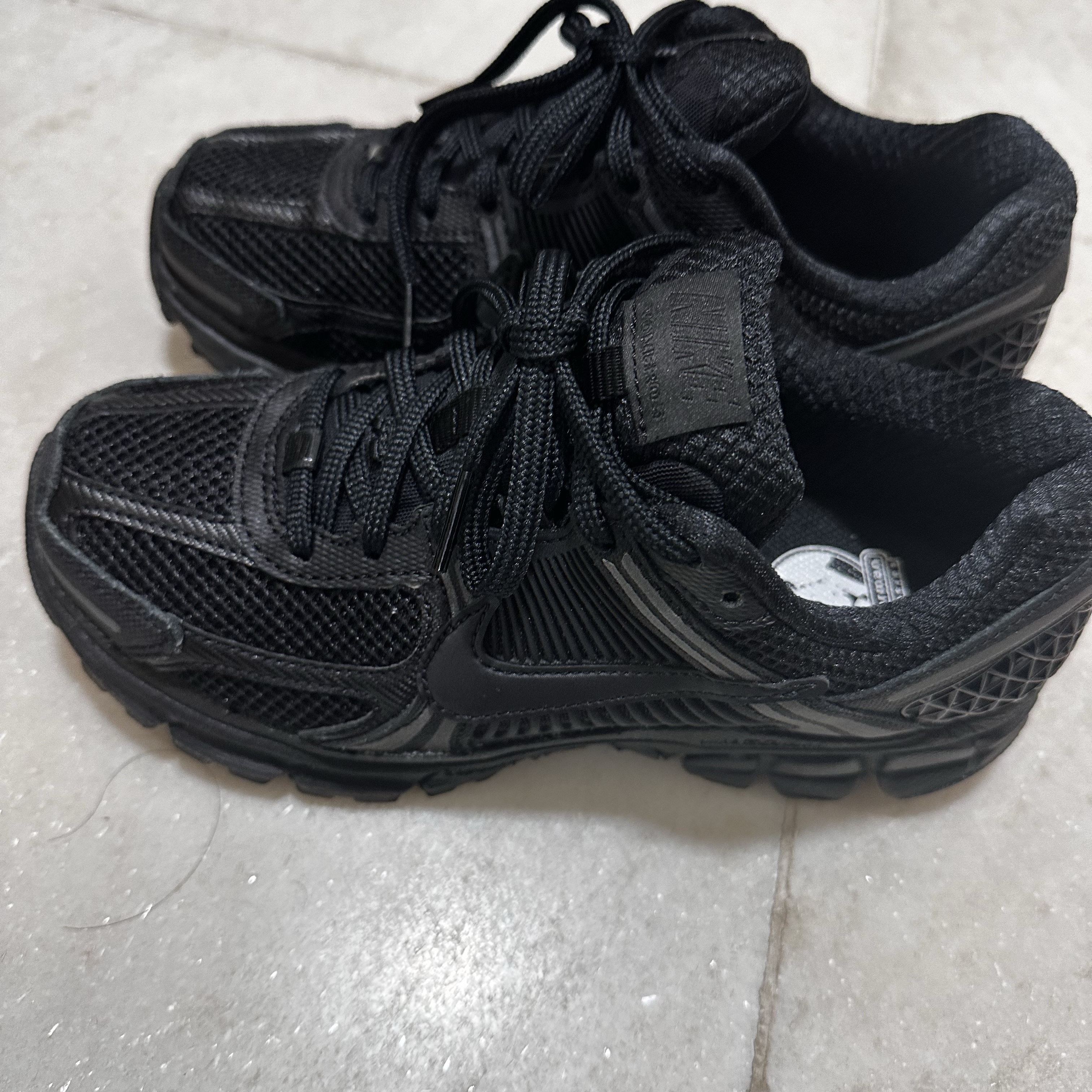 Nike Zoom Vomero 5 SP Black 착용 스타일