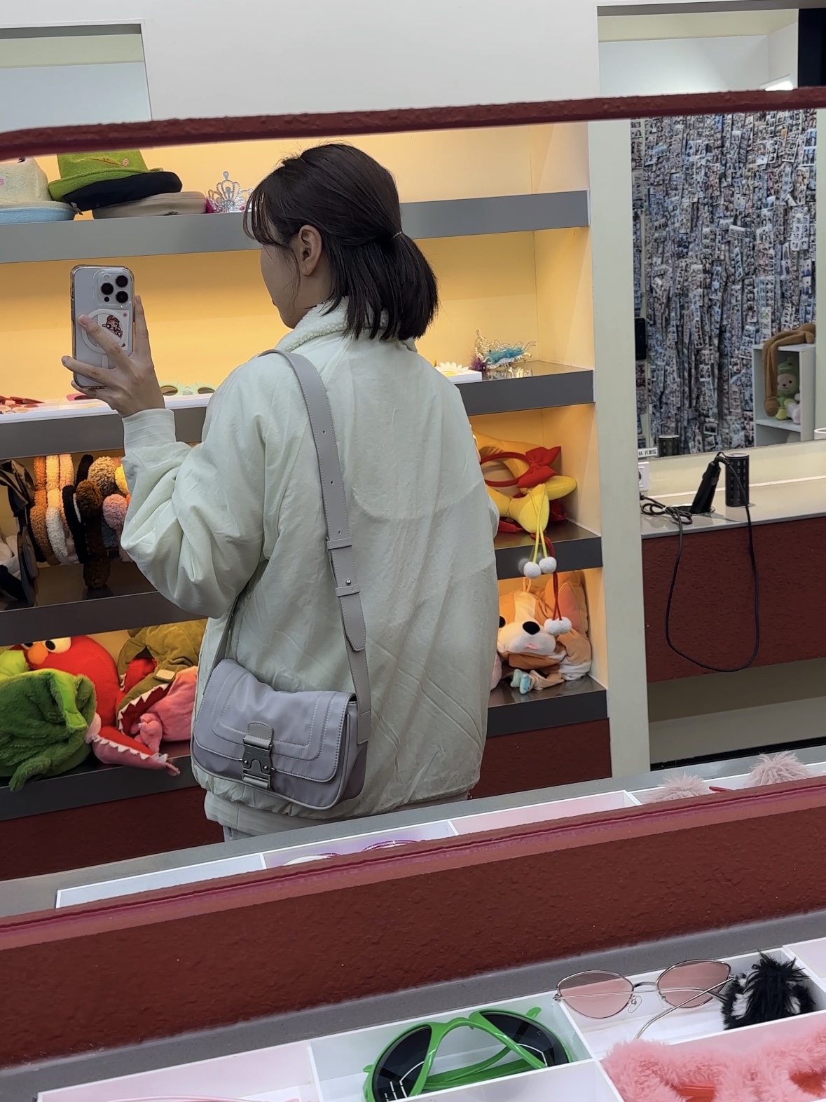 Matin Kim Mini Buckle Bag Light Grey, (W) Autry Medalist Low Leather Sneakers White 착용 스타일 - 2