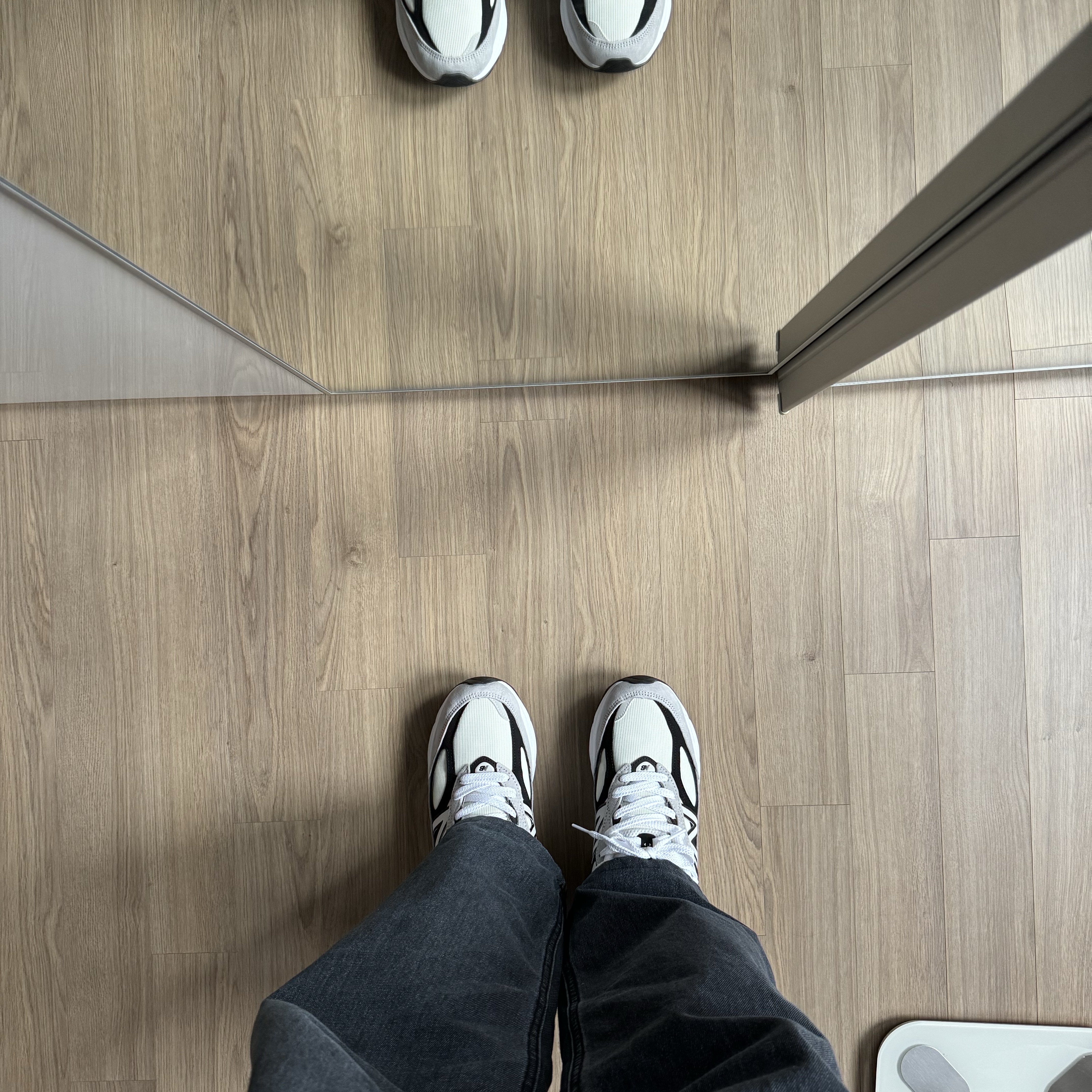 New Balance 990v6 Made in USA Grey Black 착용 스타일