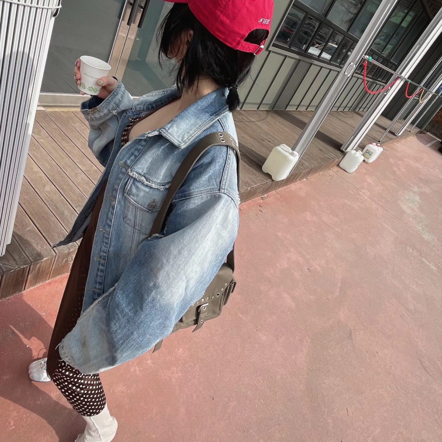 Nieeh 96 Cap Red, Nike Air Force 1 '07 Low Triple Black 착용 스타일 - 2
