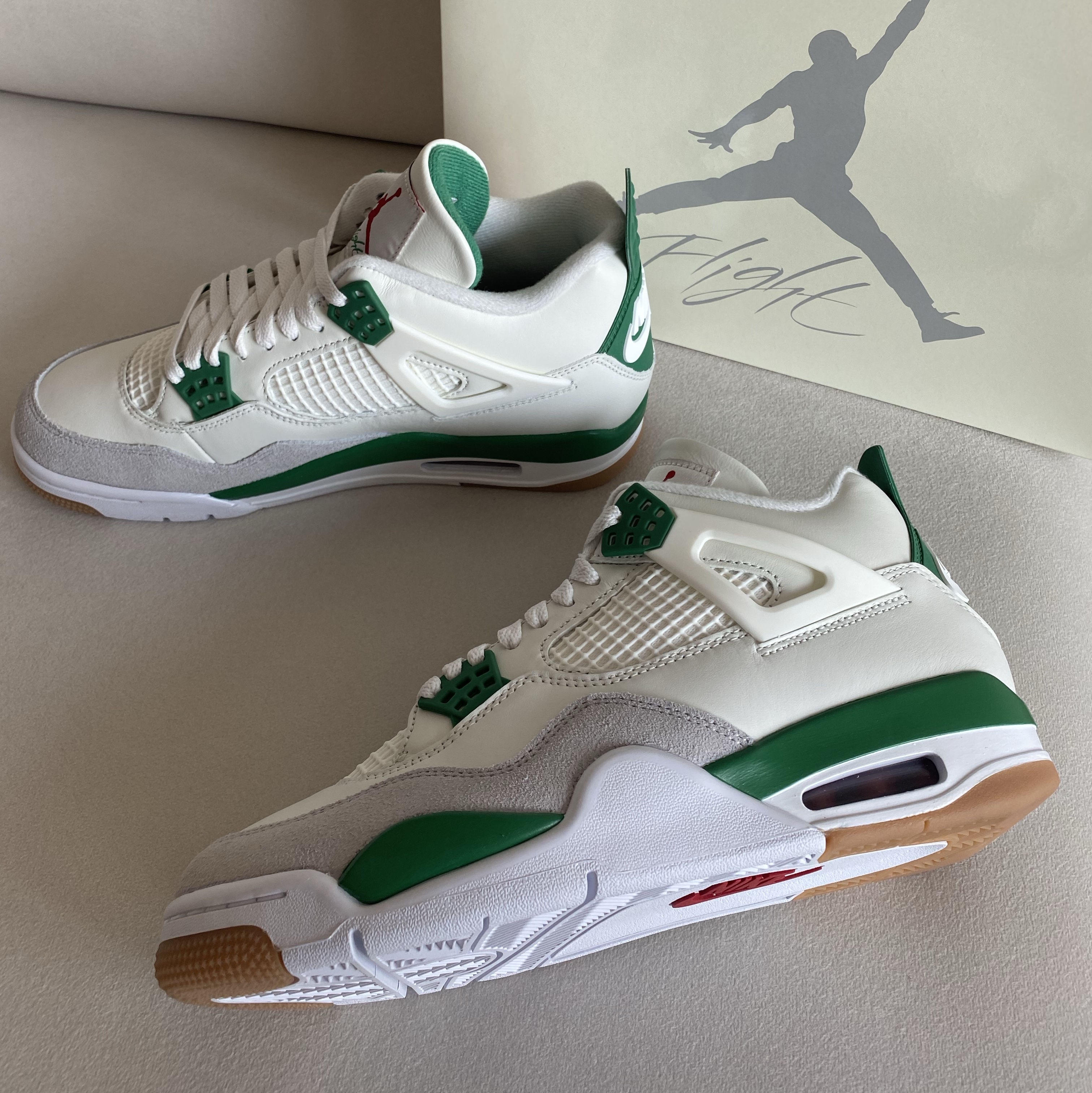 Jordan 4 x Nike SB Retro SP Pine Green 착용 스타일