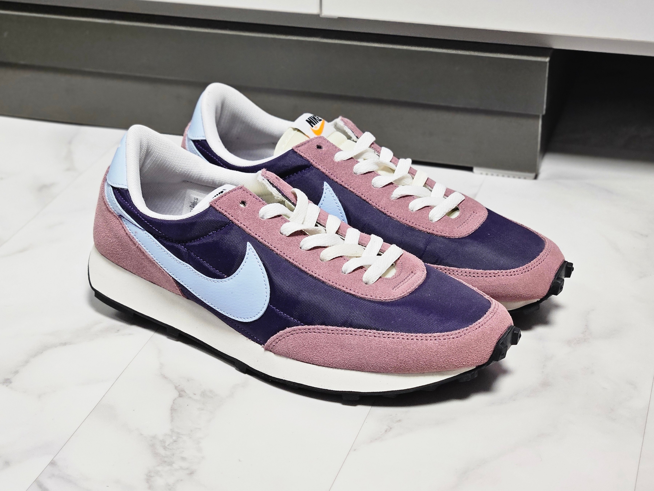 (W) Nike Daybreak Eggplant Plum Dust 착용 스타일 - 5
