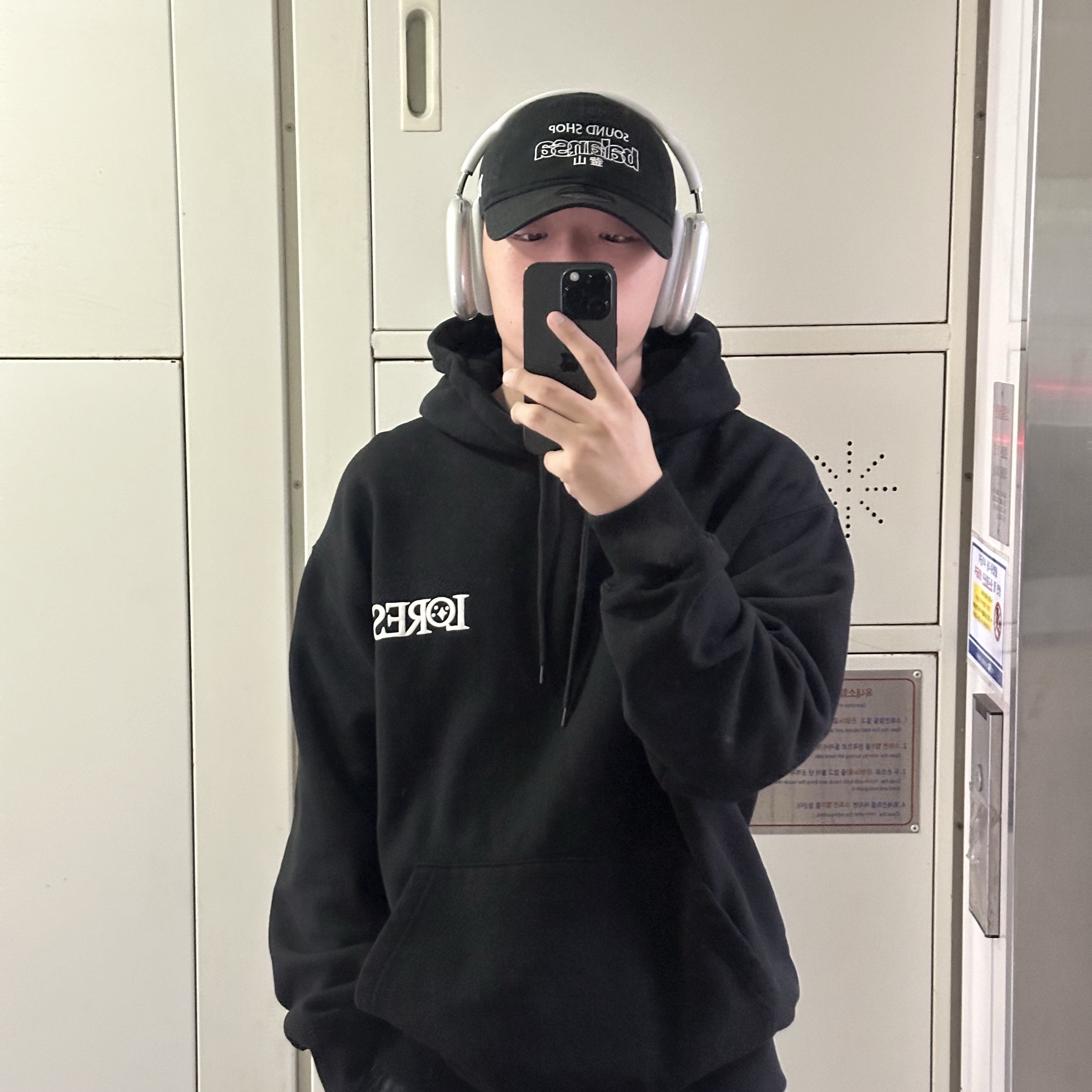 New Era x Balansa Unstructured Ball Cap Black, Apple AirPods Max Lightning Silver (Korean Ver.) 착용 스타일