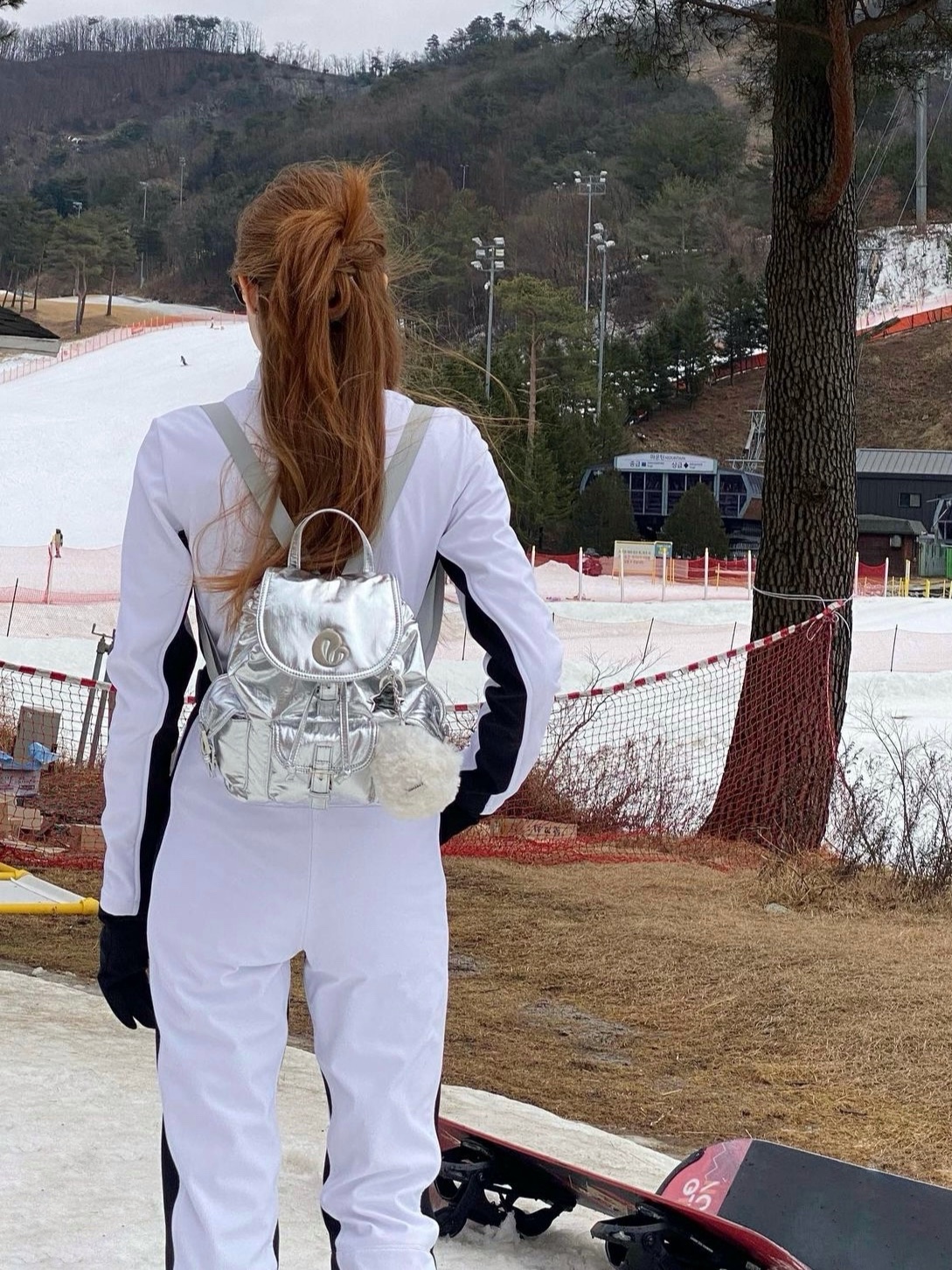 LOTS YOU Cloudy Chubby Backpack Silver, LOTS YOU Nostalgia Chubby Backpack Black 착용 스타일