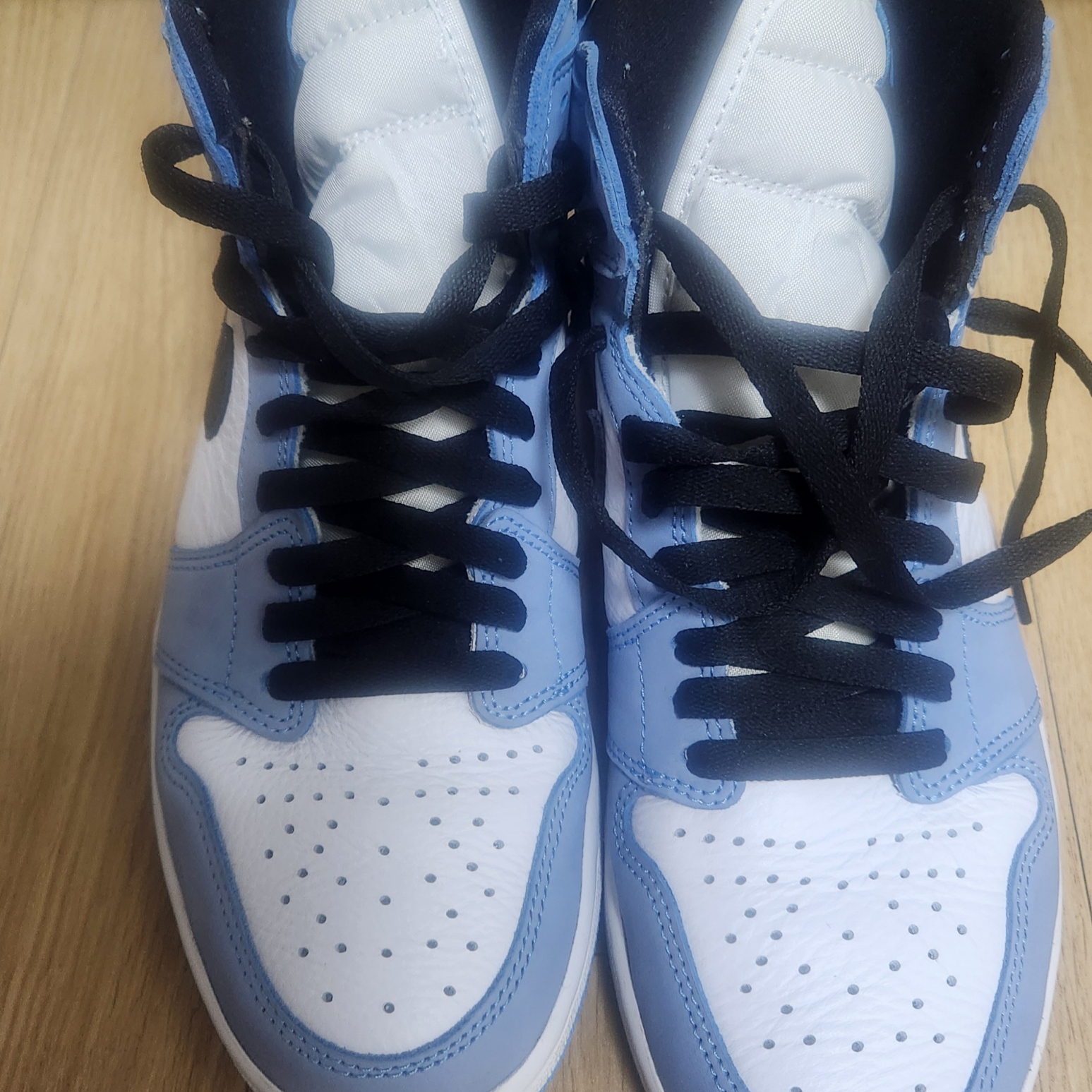 Jordan 1 Retro High OG University Blue 착용 스타일 - 1