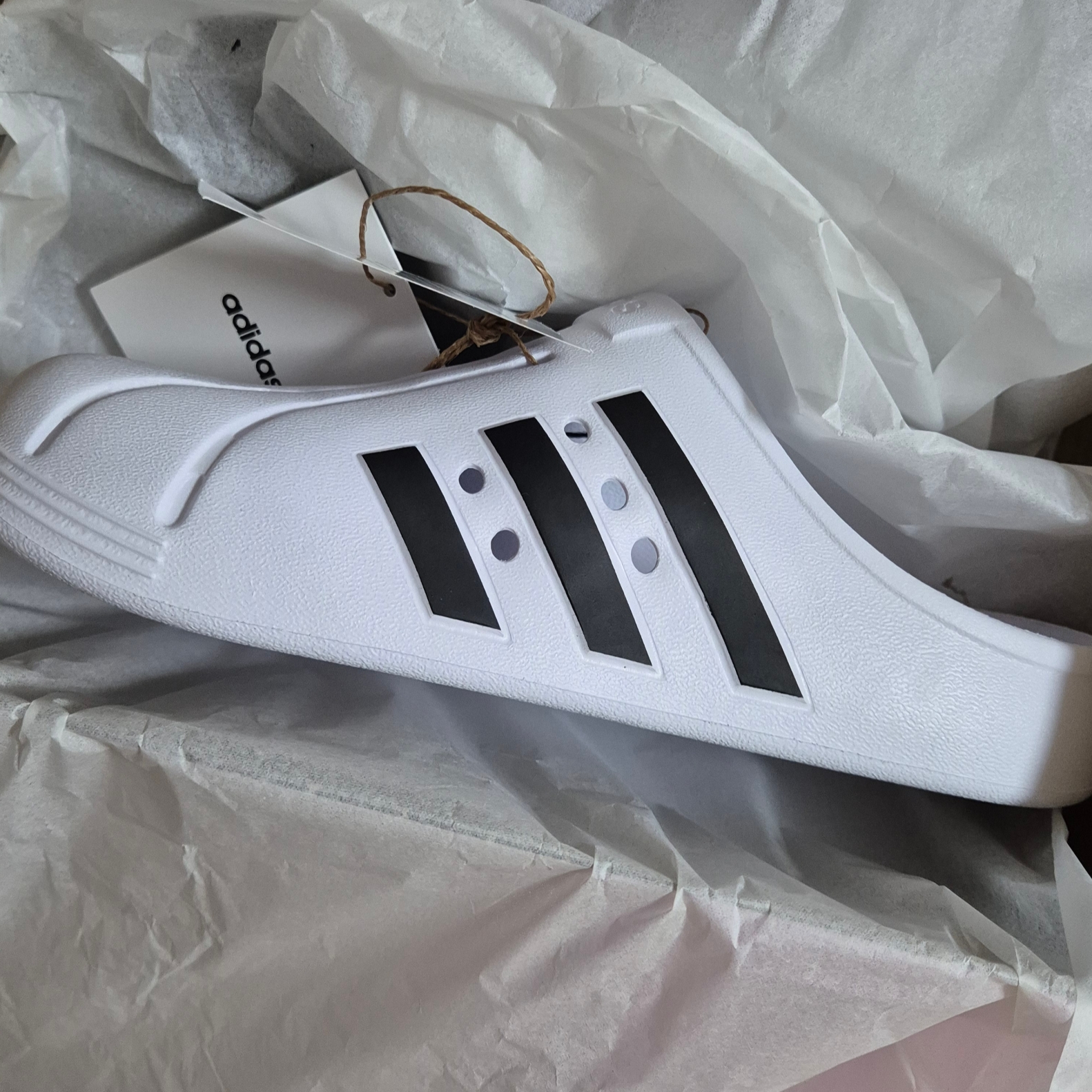 Adidas Adilette Clog White Black 착용 스타일