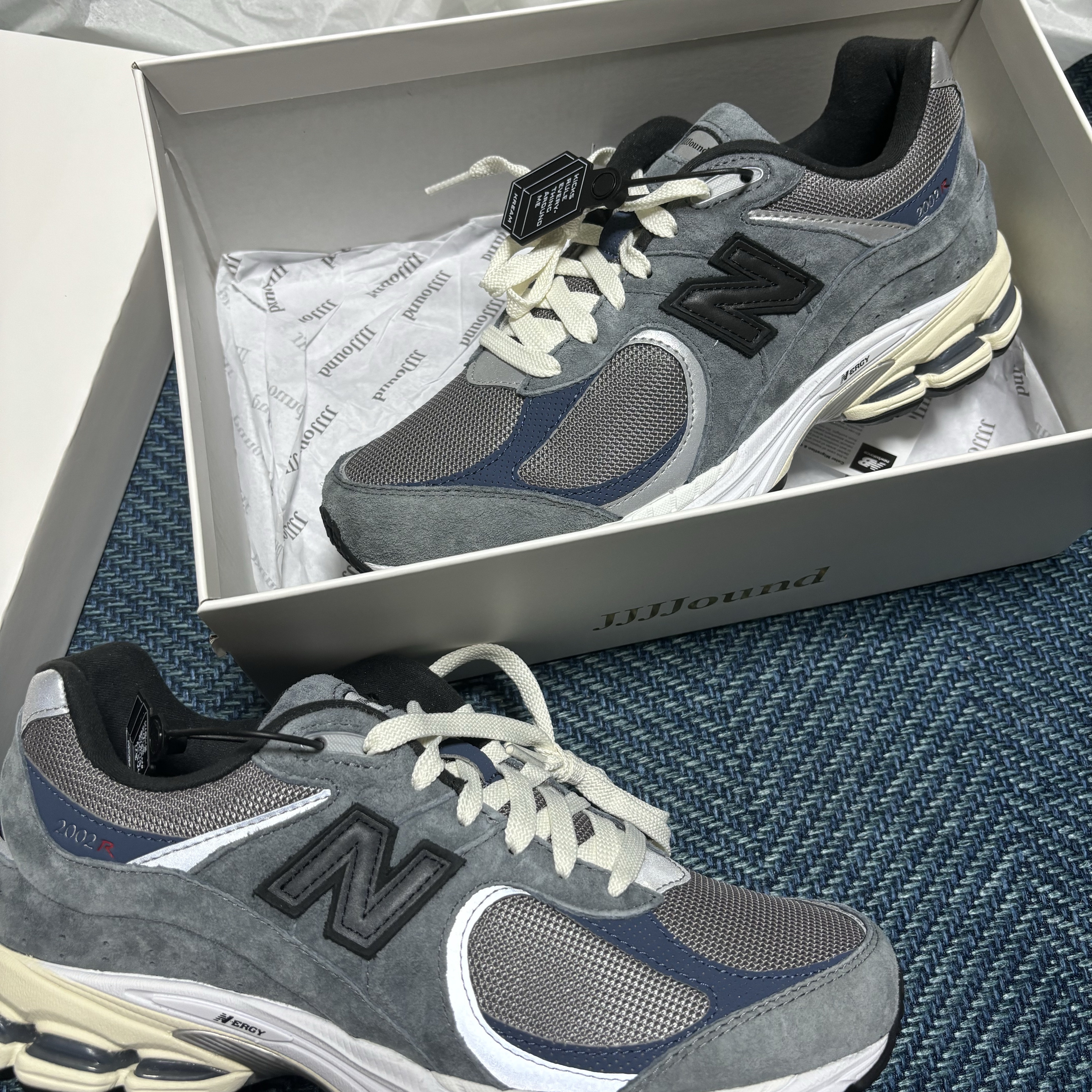New Balance x JJJJound 2002R Storm Blue 착용 스타일