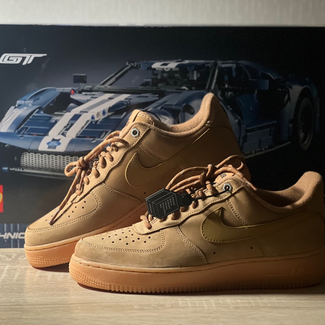 Nike Air Force 1 '07 WB Flax, Lego 2022 Ford GT 착용 스타일