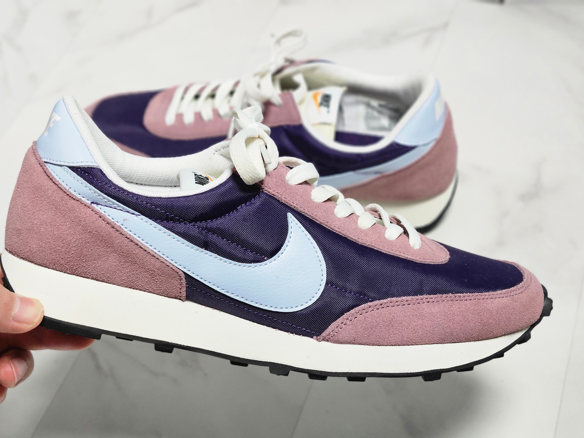 (W) Nike Daybreak Eggplant Plum Dust 착용 스타일 - 3