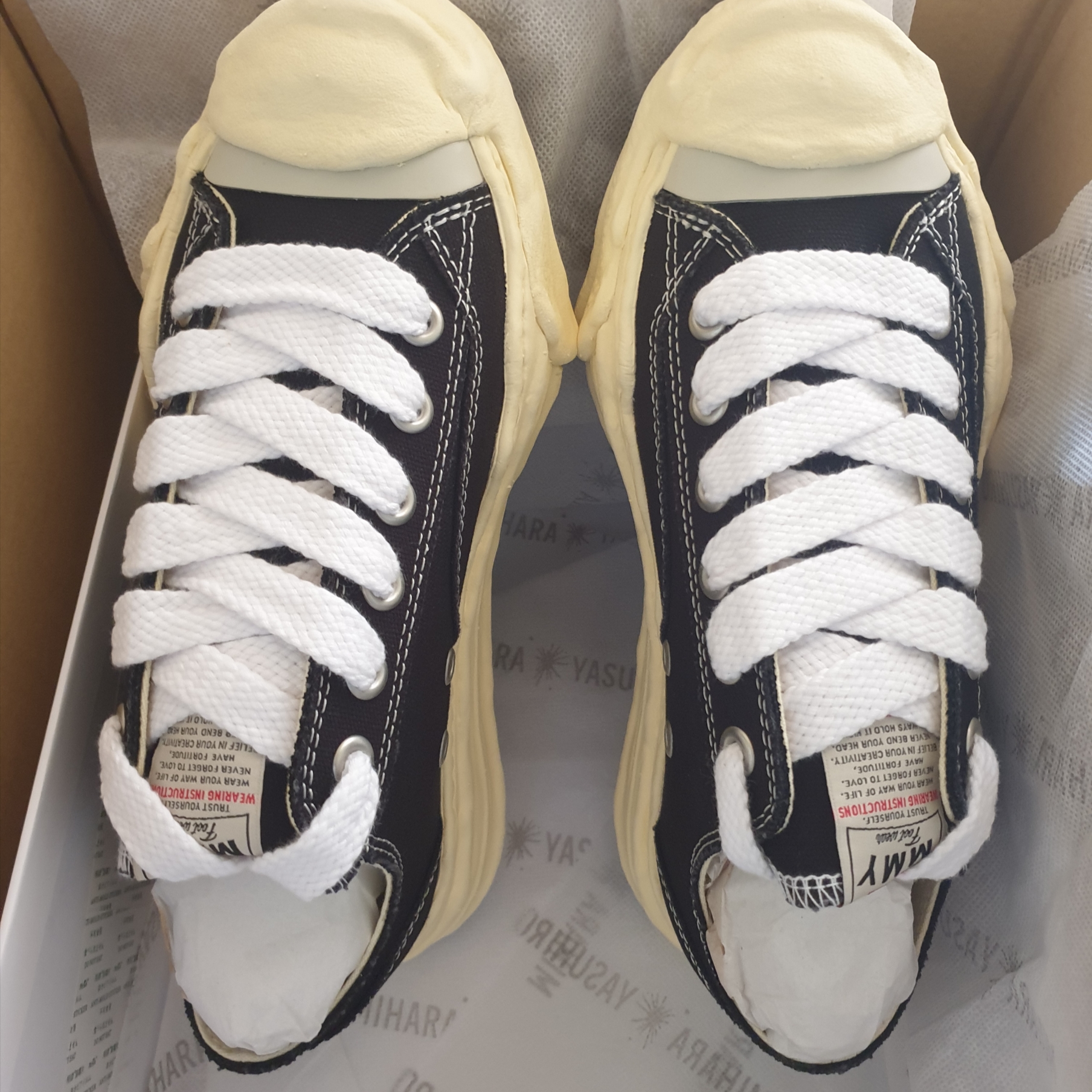 Maison Mihara Yasuhiro Hank VL OG Sole Canvas Low-top Sneakers Black 착용 스타일