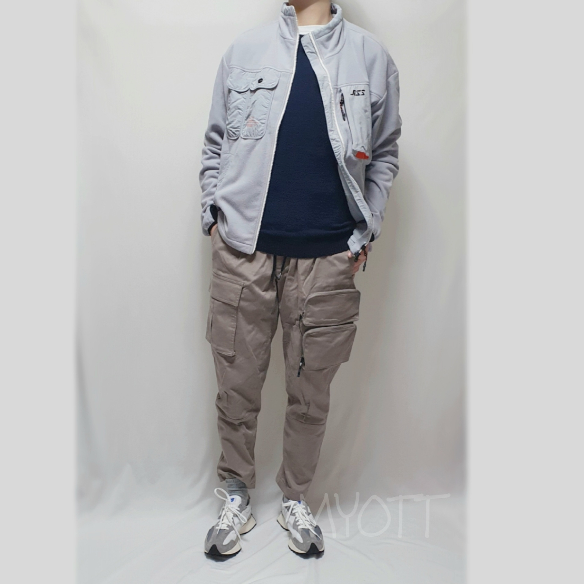 New Balance 327 Grey 착용 스타일