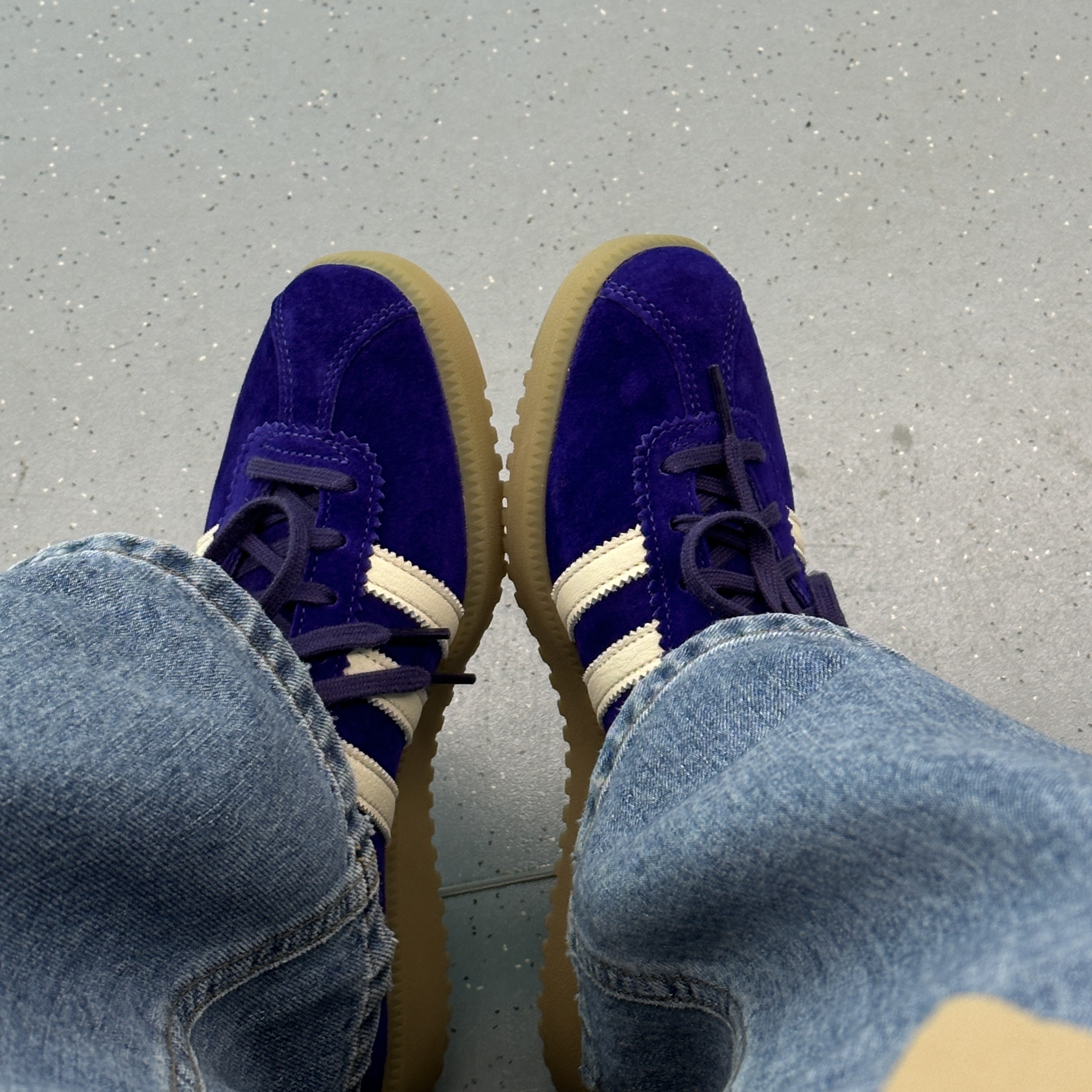 Adidas Bermuda College Purple Cream White 착용 스타일