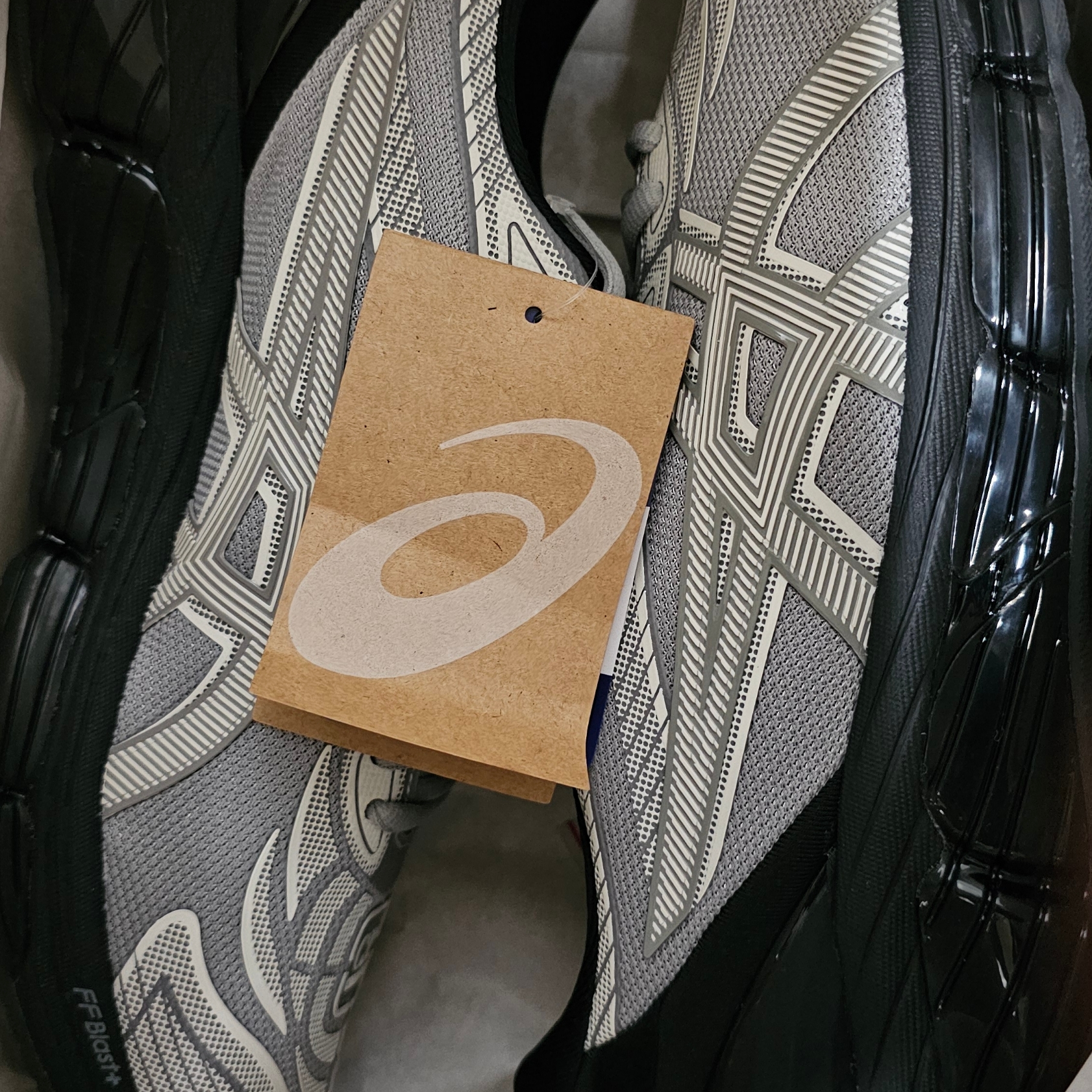 Asics x C.P. Company Gel-Quantum 360 VIII Cement Grey 착용 스타일