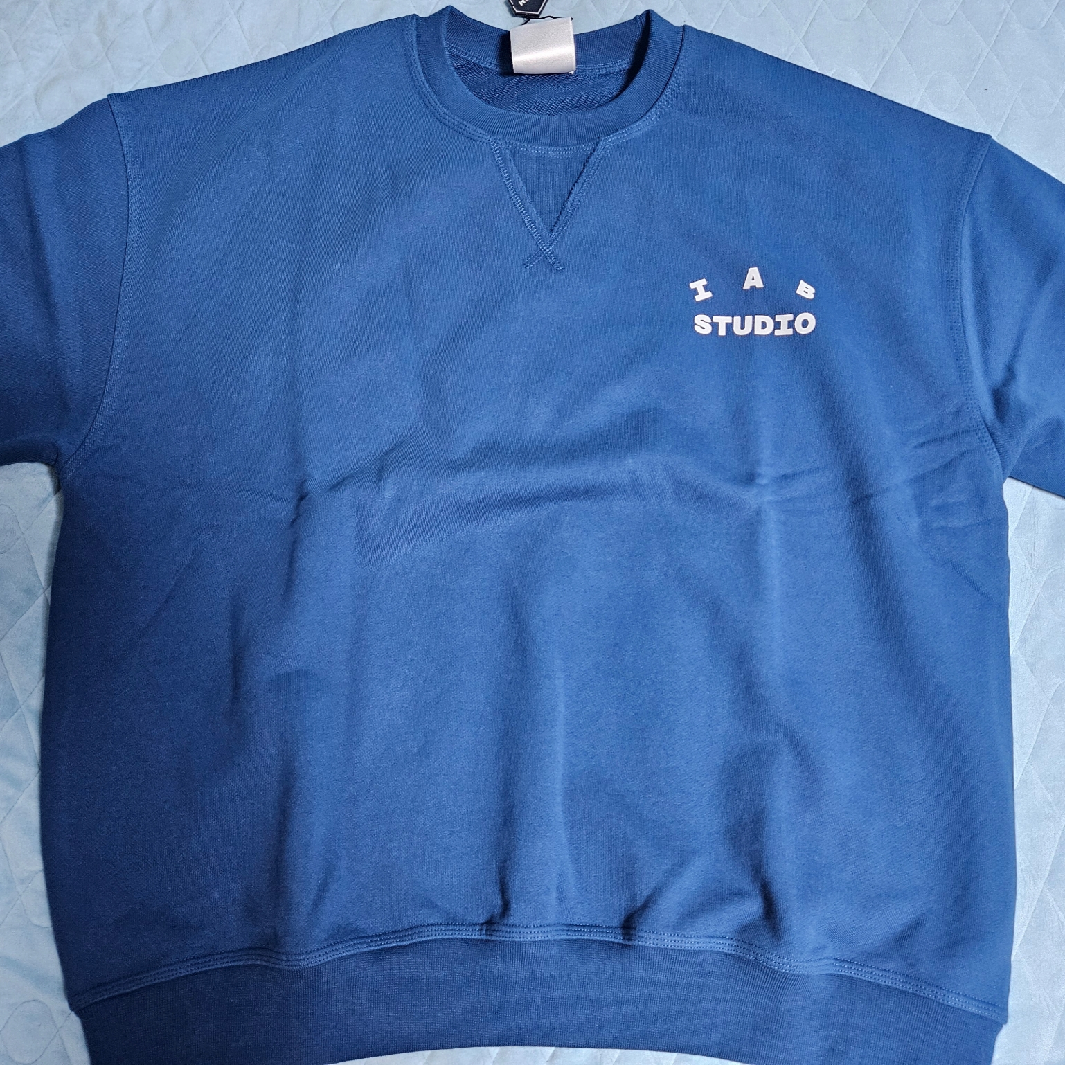 IAB Studio Heavy Short Sleeve Sweatshirt Navy - 23FW 착용 스타일
