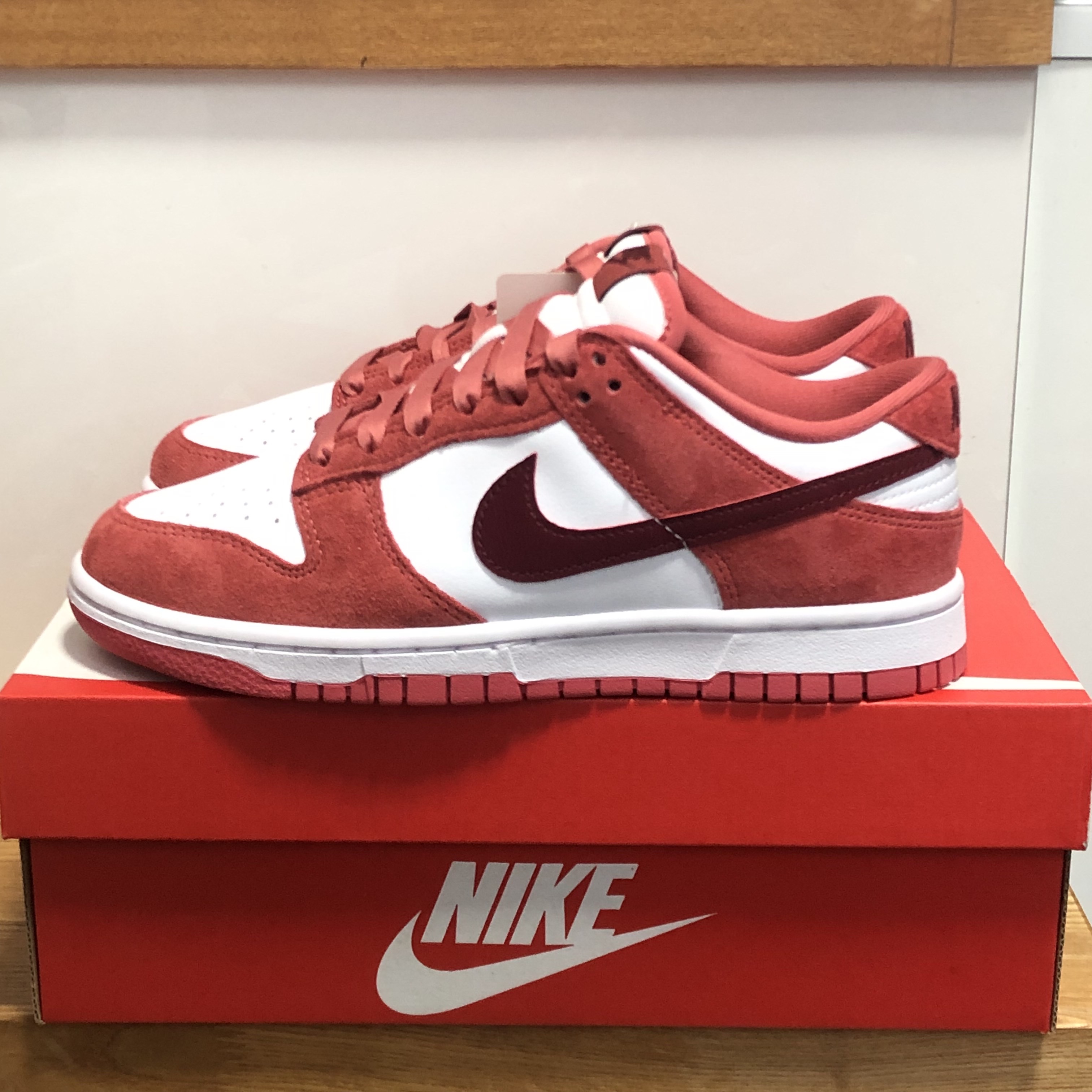 (W) Nike Dunk Low Valentine Day White Adobe 착용 스타일