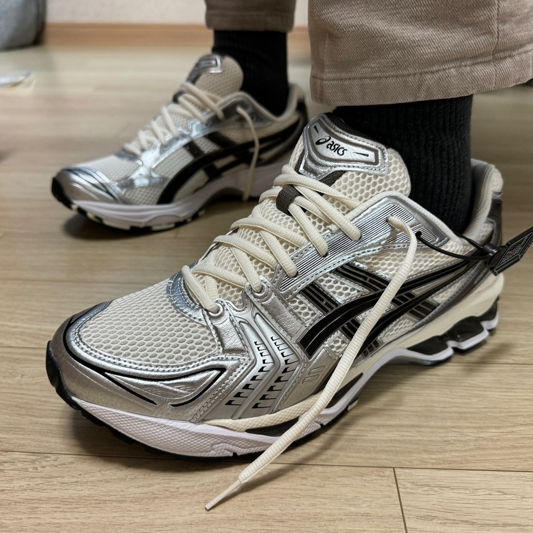 Asics Gel-Kayano 14 Cream Black 착용 스타일 - 2