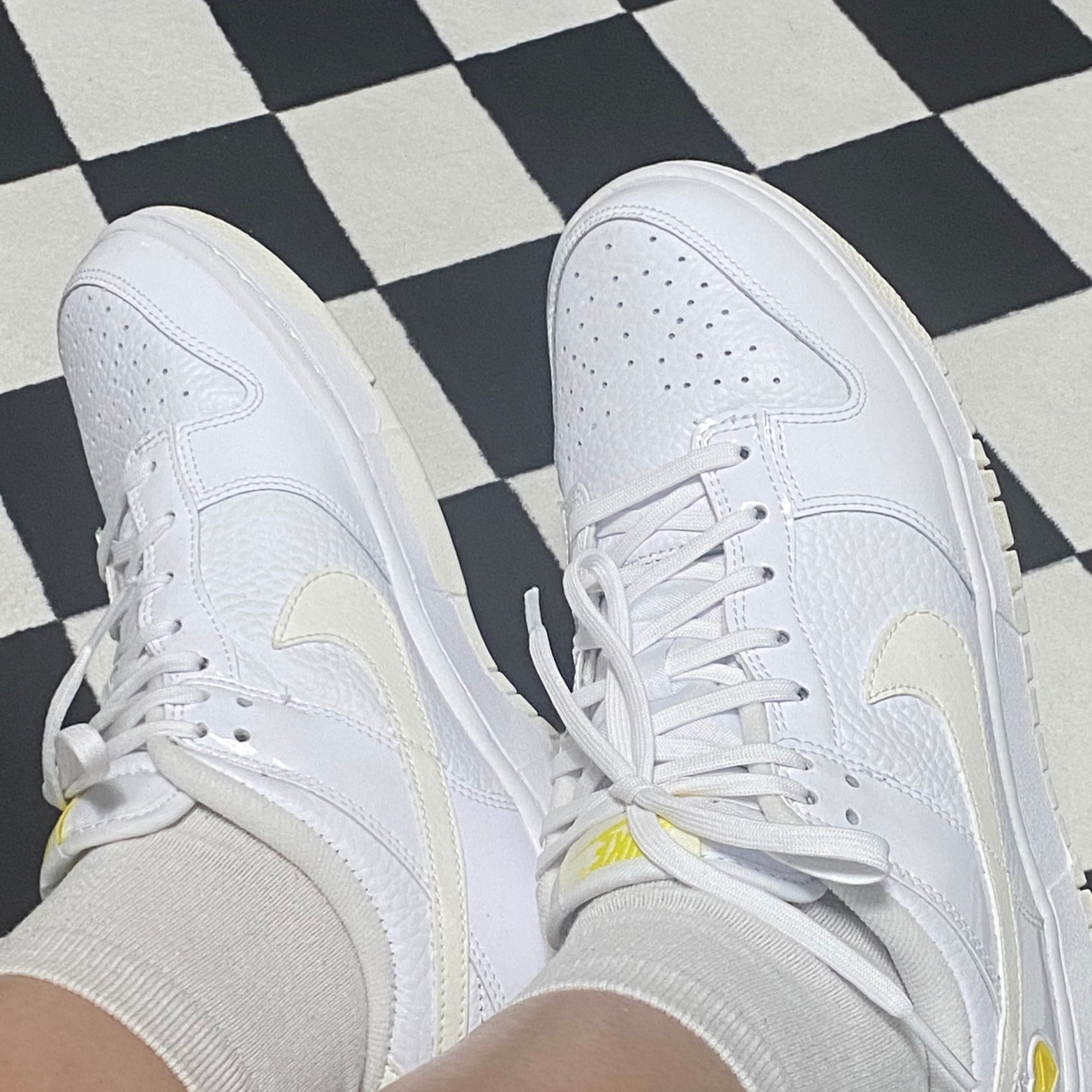 (W) Nike Dunk Low Valentine's Day White Optic Yellow 착용 스타일