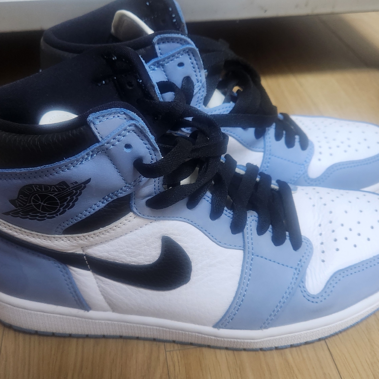 Jordan 1 Retro High OG University Blue 착용 스타일 - 2