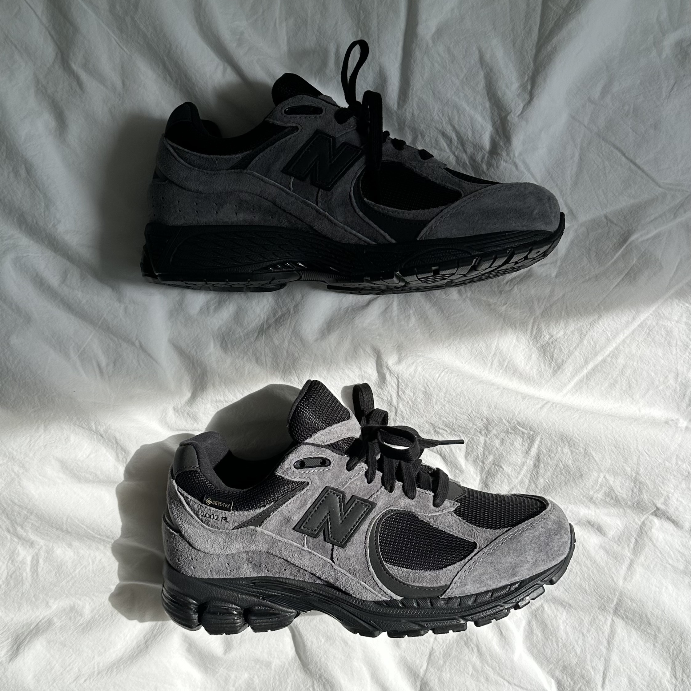 New Balance x JJJJound 2002R Gore-Tex Charcoal 착용 스타일 - 2