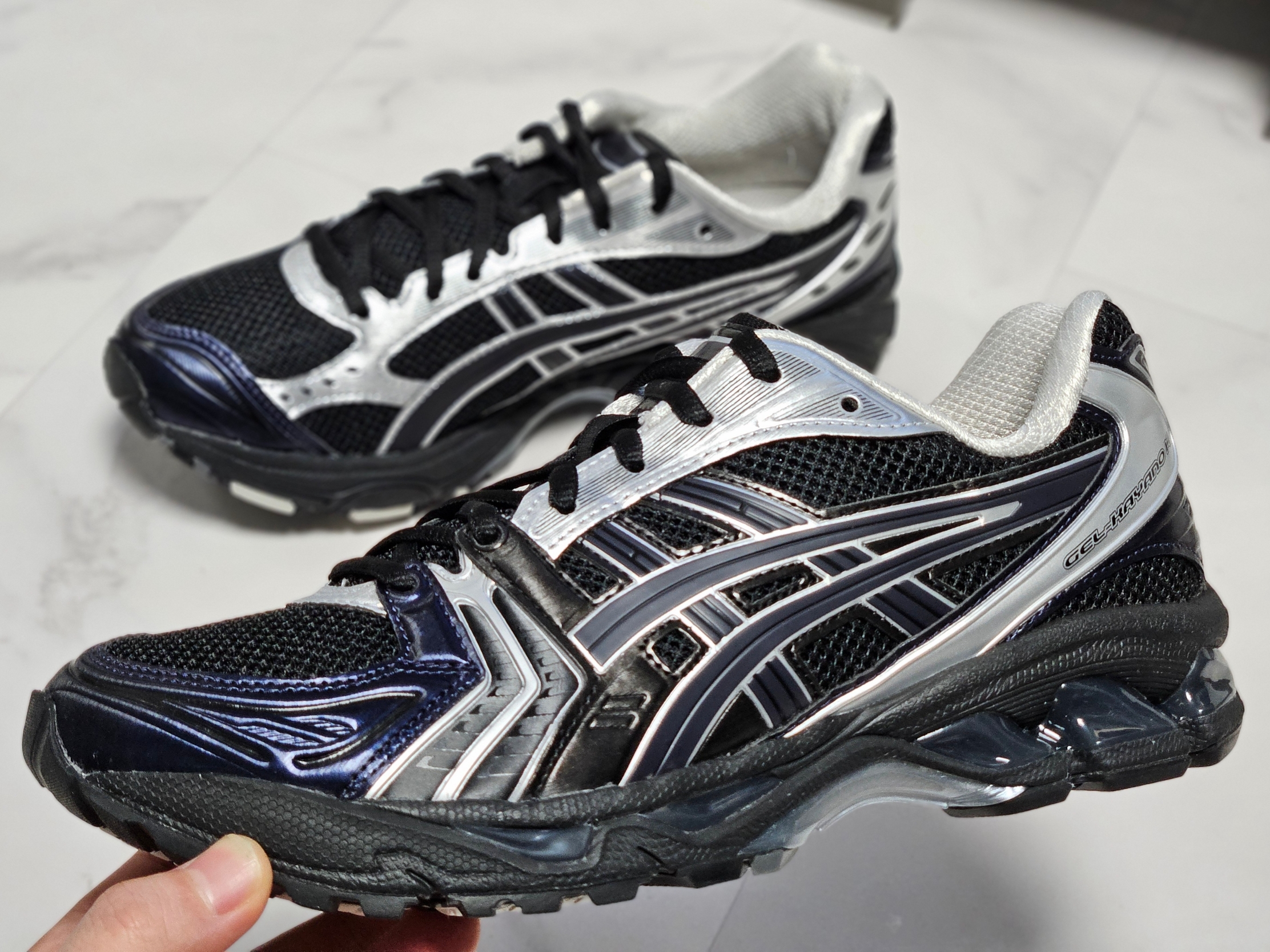 Asics x Atmos x Undermycar Gel-Kayano 14 Black Pure Silver 착용 스타일 - 7