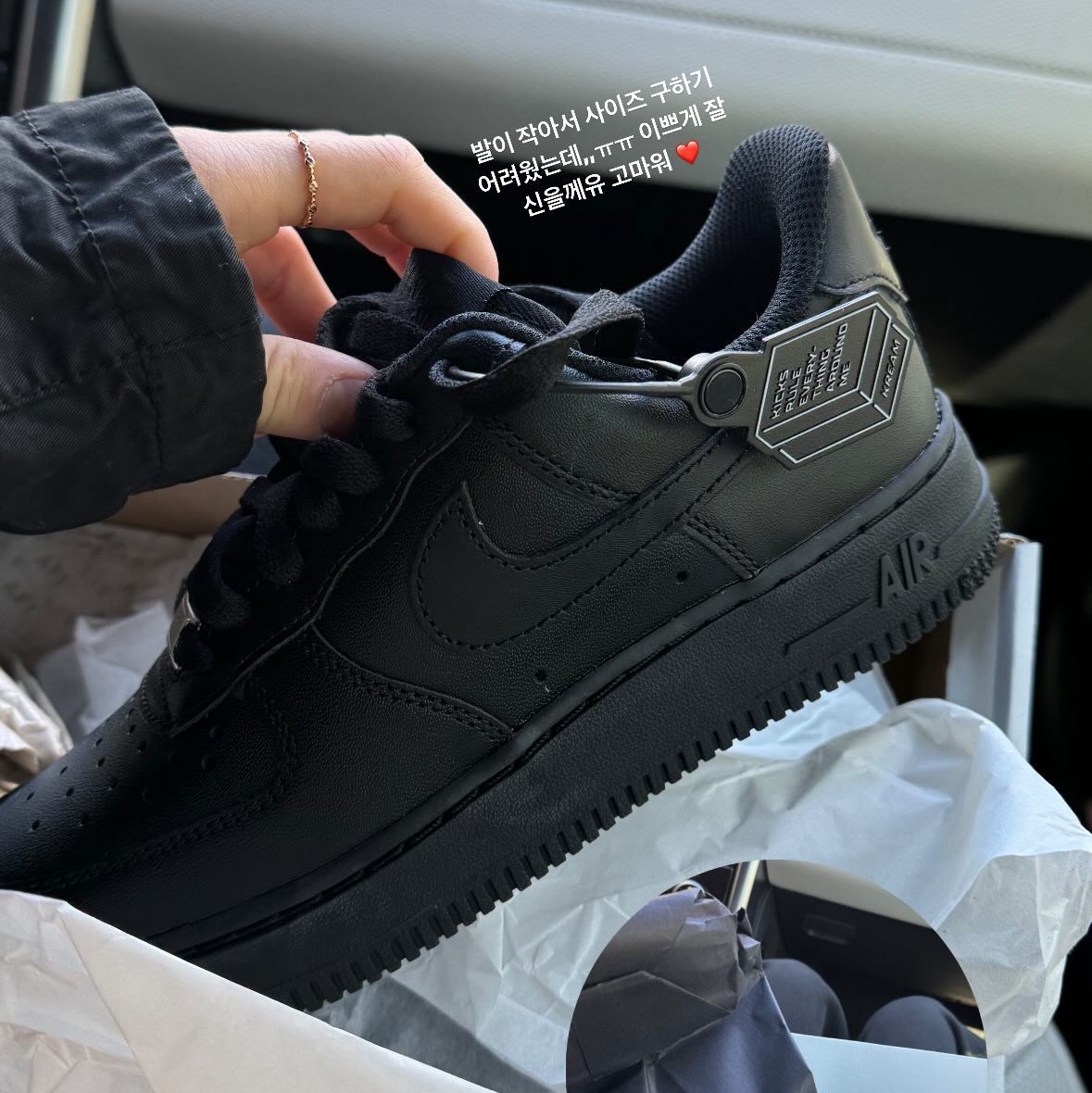 (W) Nike Air Force 1 '07 Low Triple Black 착용 스타일