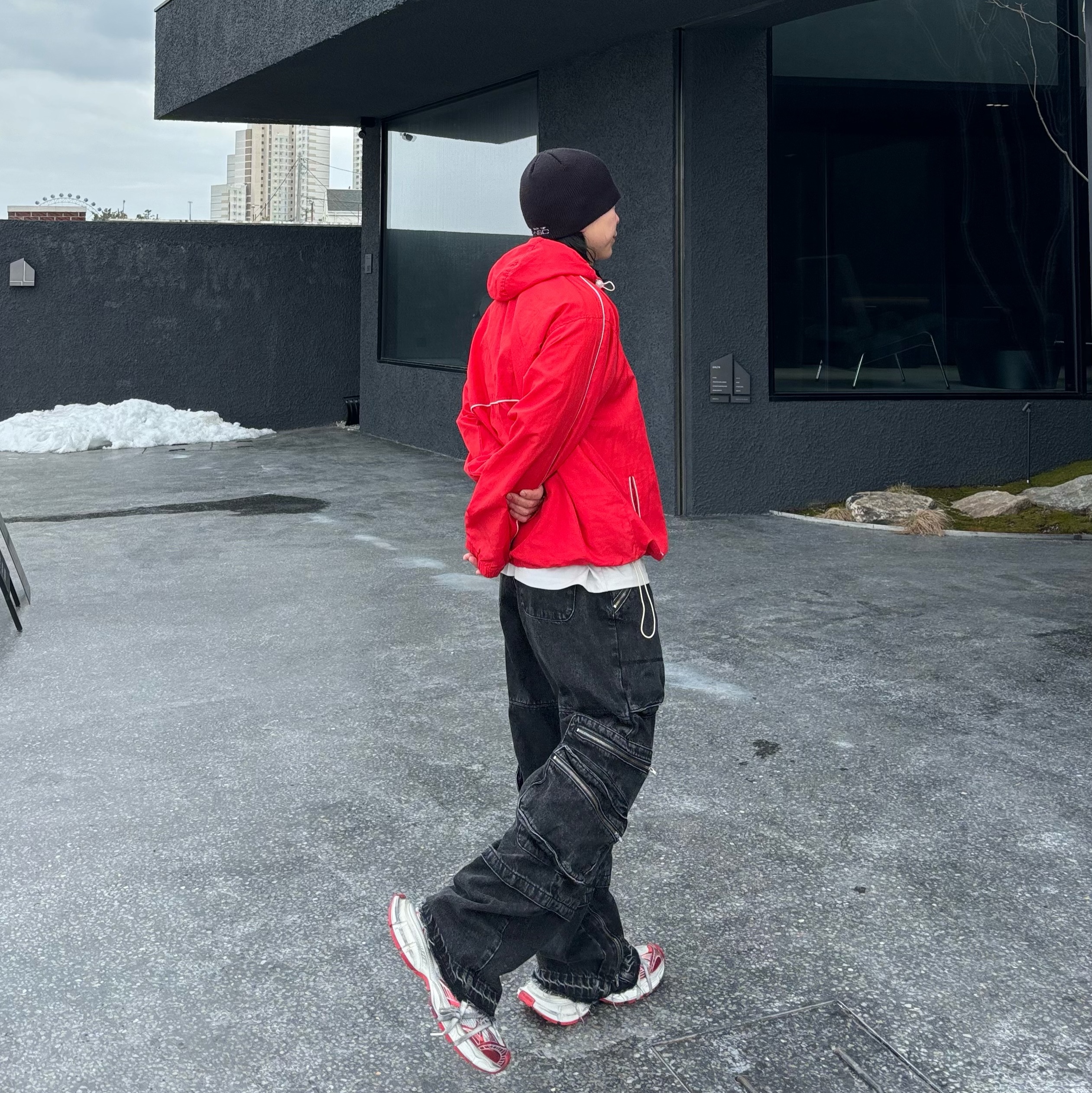 Balenciaga 3XL Sneakers White Red 착용 스타일 - 1