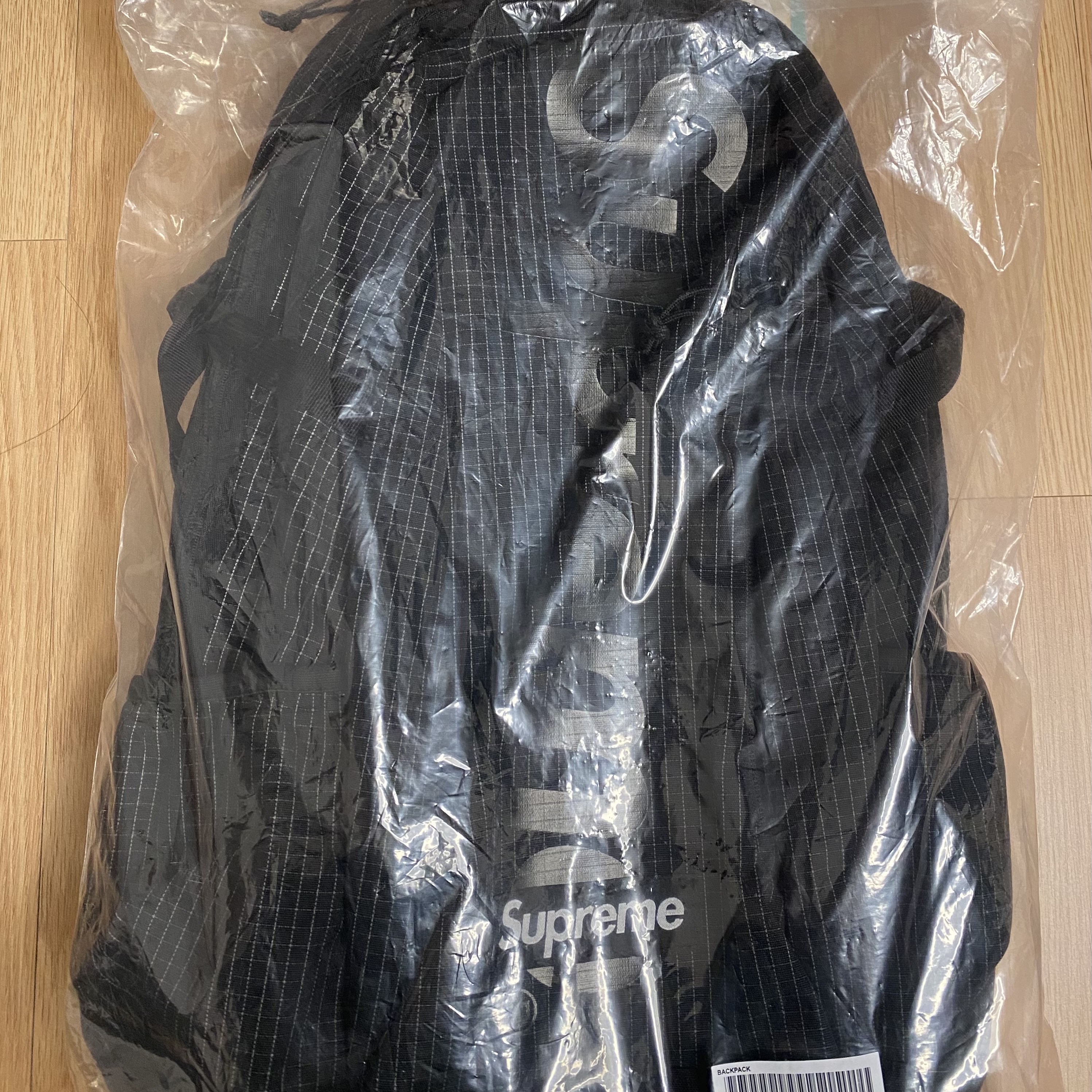 Supreme Backpack Black - 24SS 착용 스타일