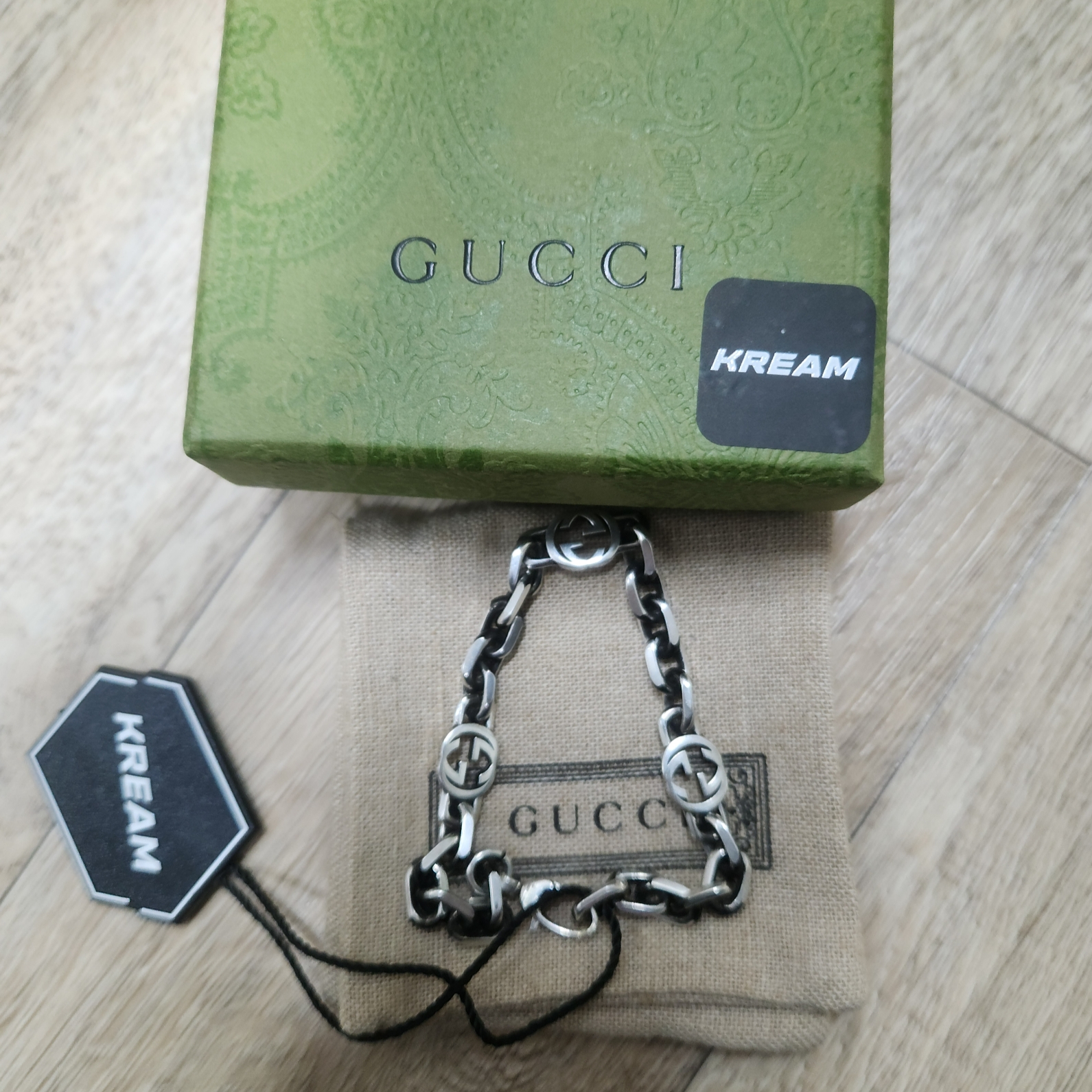 Gucci Interlocking G Bracelet Silver 착용 스타일 - 1